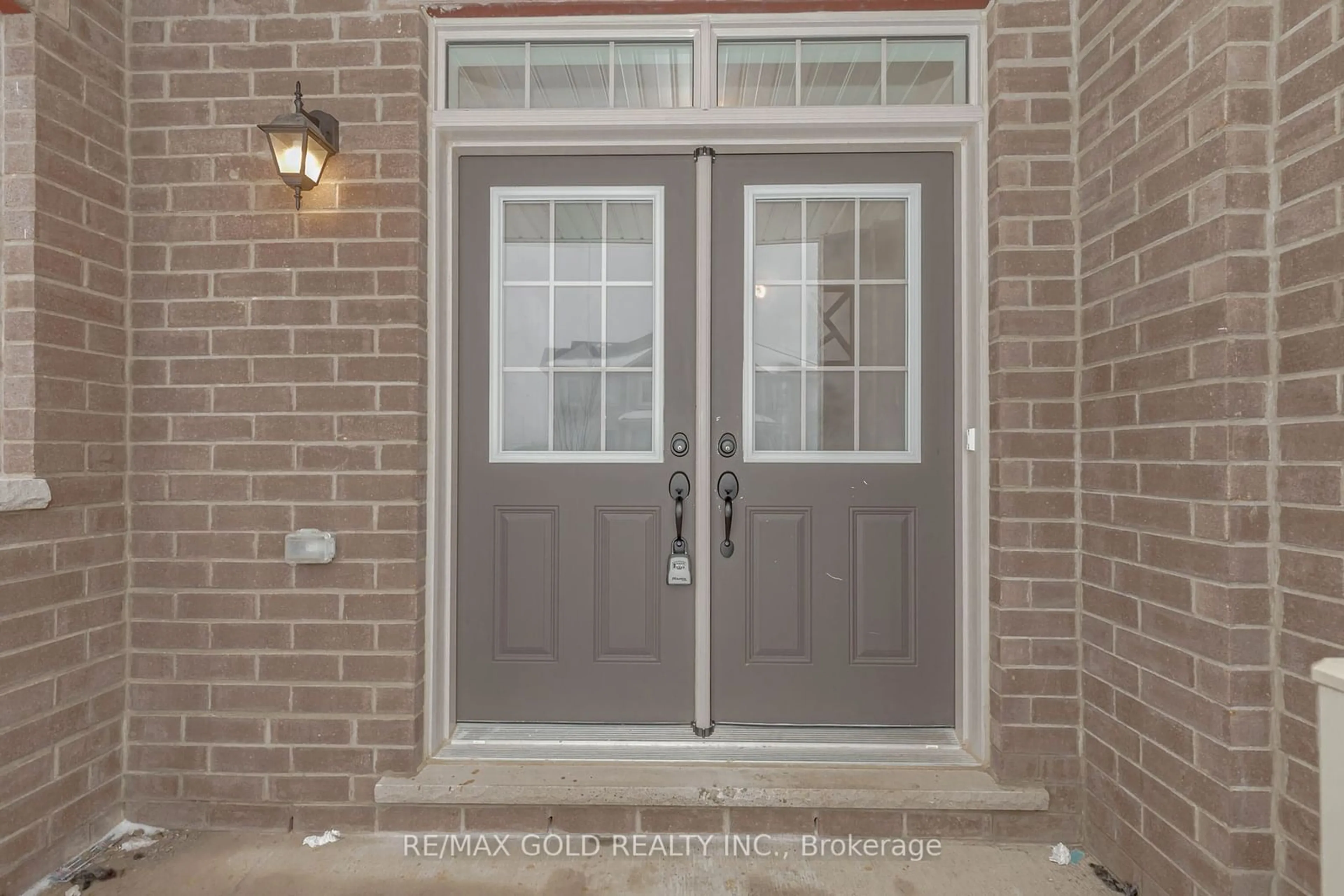 Indoor entryway for 200 Limestone Lane, Shelburne Ontario L9V 3Y3