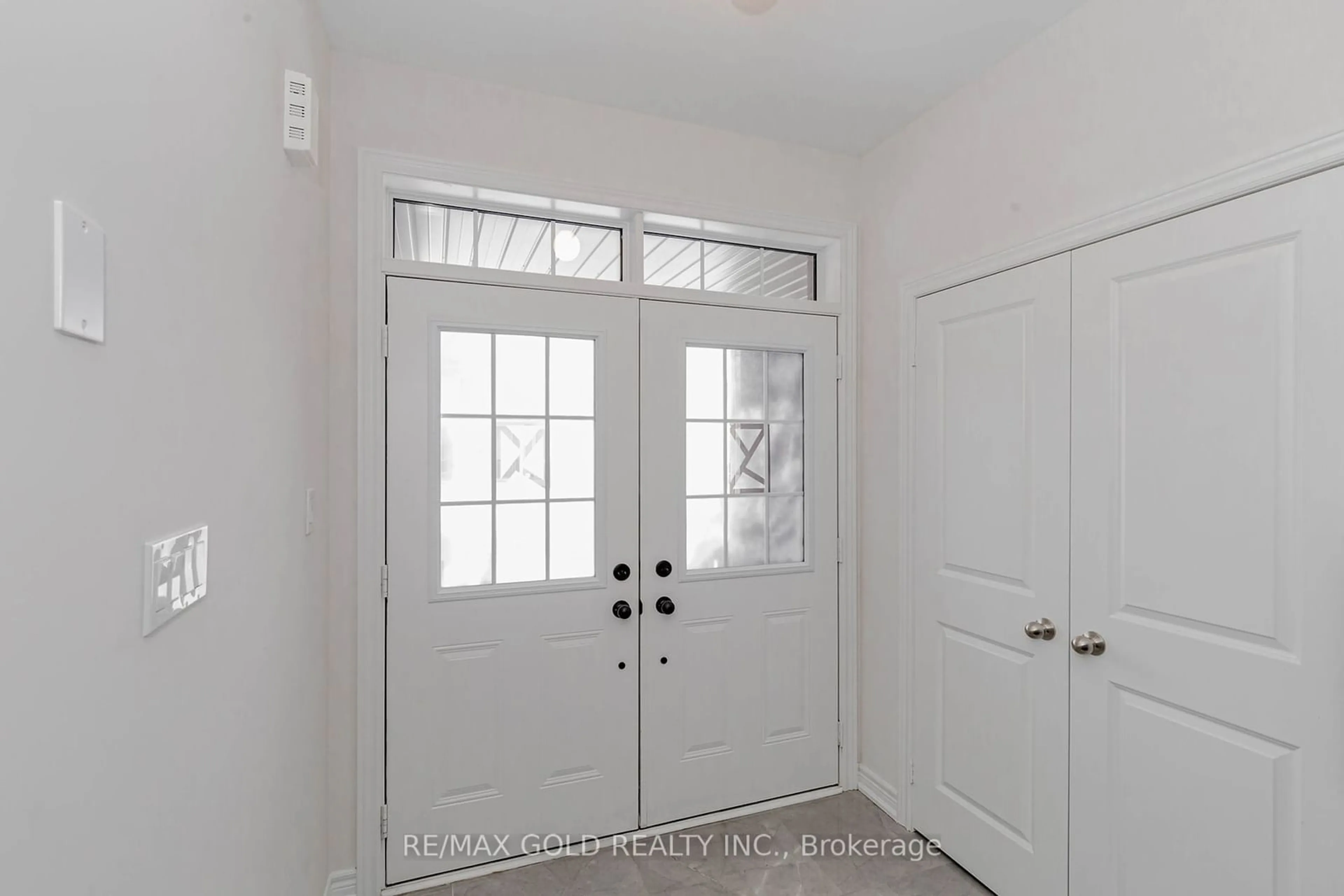 Indoor entryway for 200 Limestone Lane, Shelburne Ontario L9V 3Y3