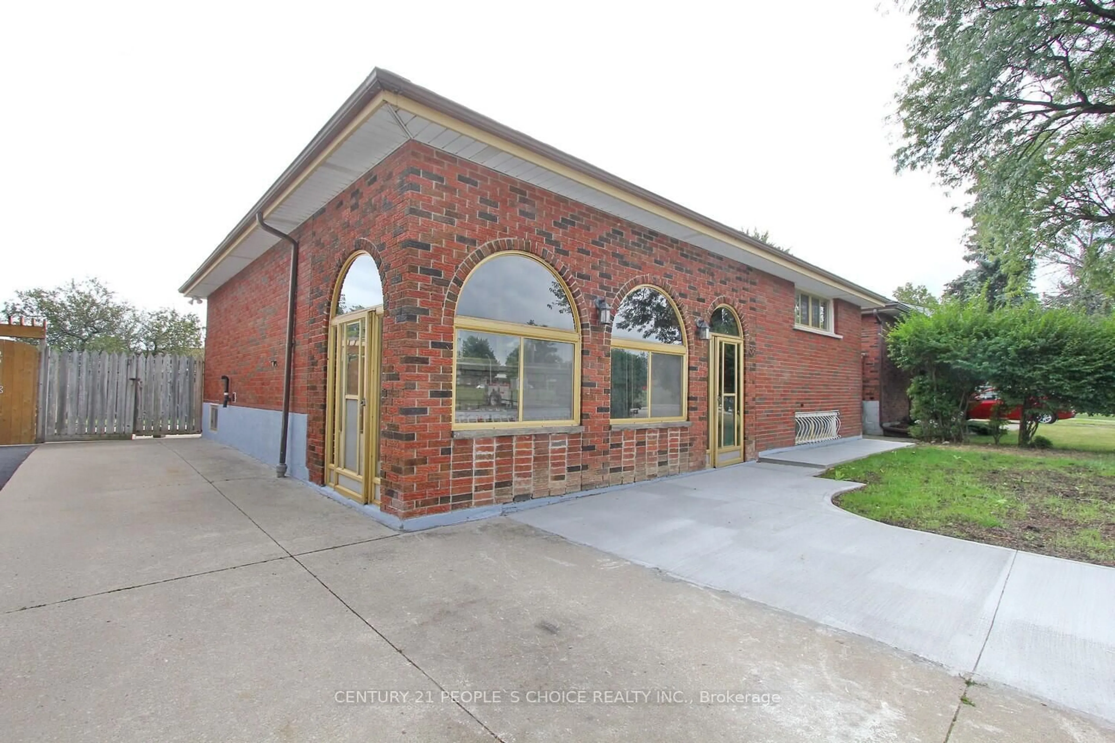 Home with brick exterior material, building for 35 Dartford Pl, Hamilton Ontario L8V 3V7