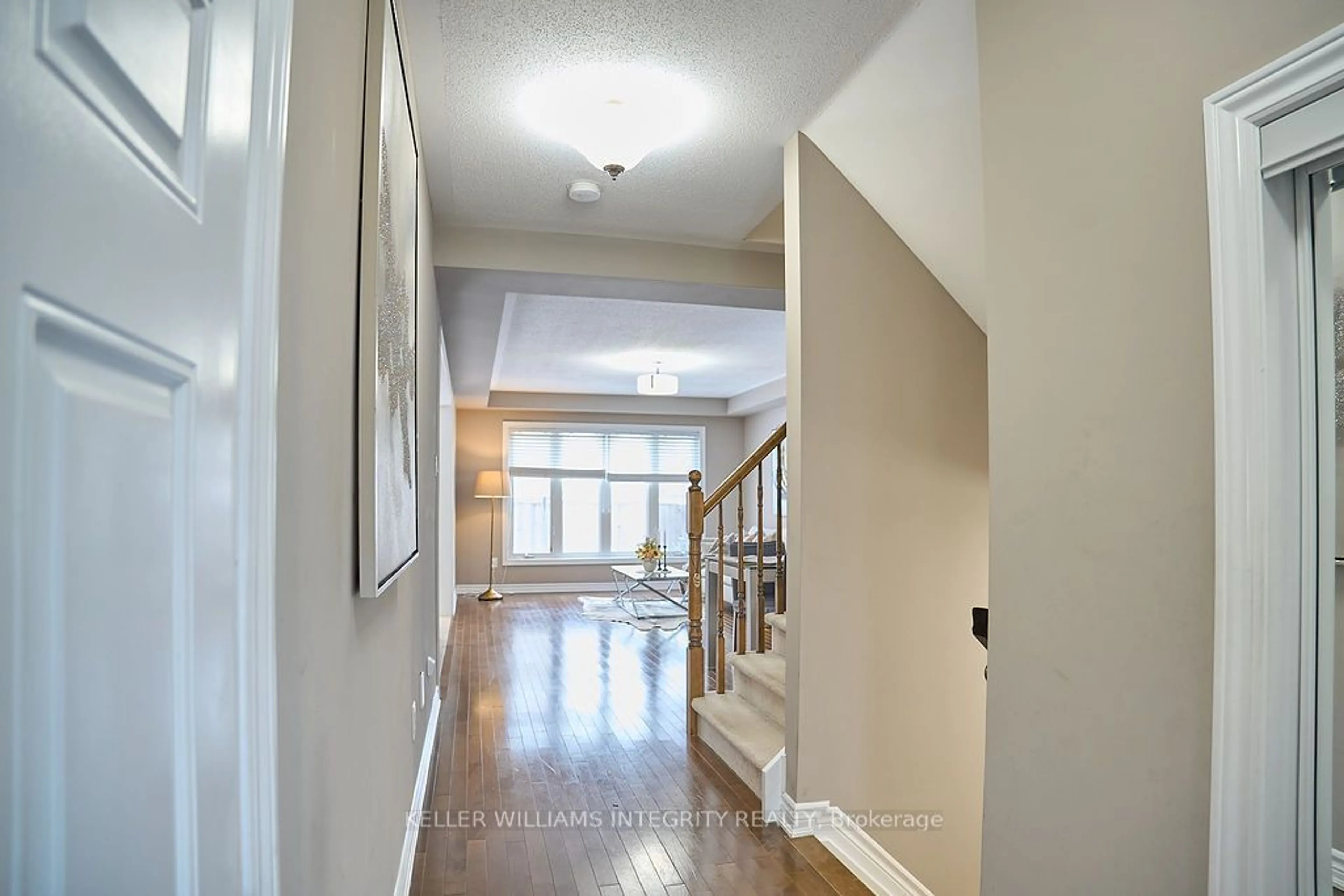 Indoor foyer for 526 Khamsin St, Stittsville - Munster - Richmond Ontario K2S 0P8