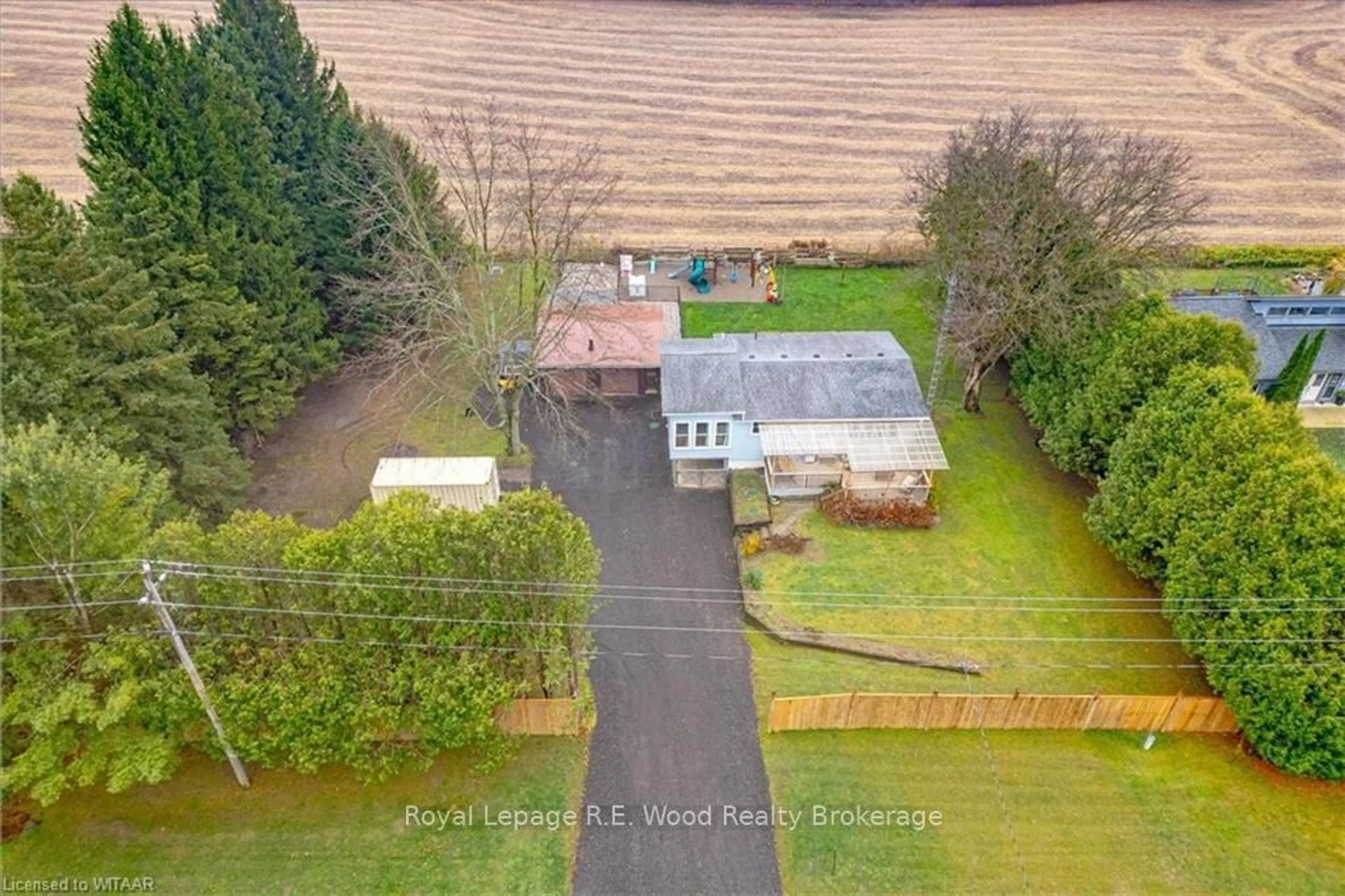 A pic from outside/outdoor area/front of a property/back of a property/a pic from drone, unknown for 912 MCDOWELL Rd, Norfolk Ontario N3Y 4J9