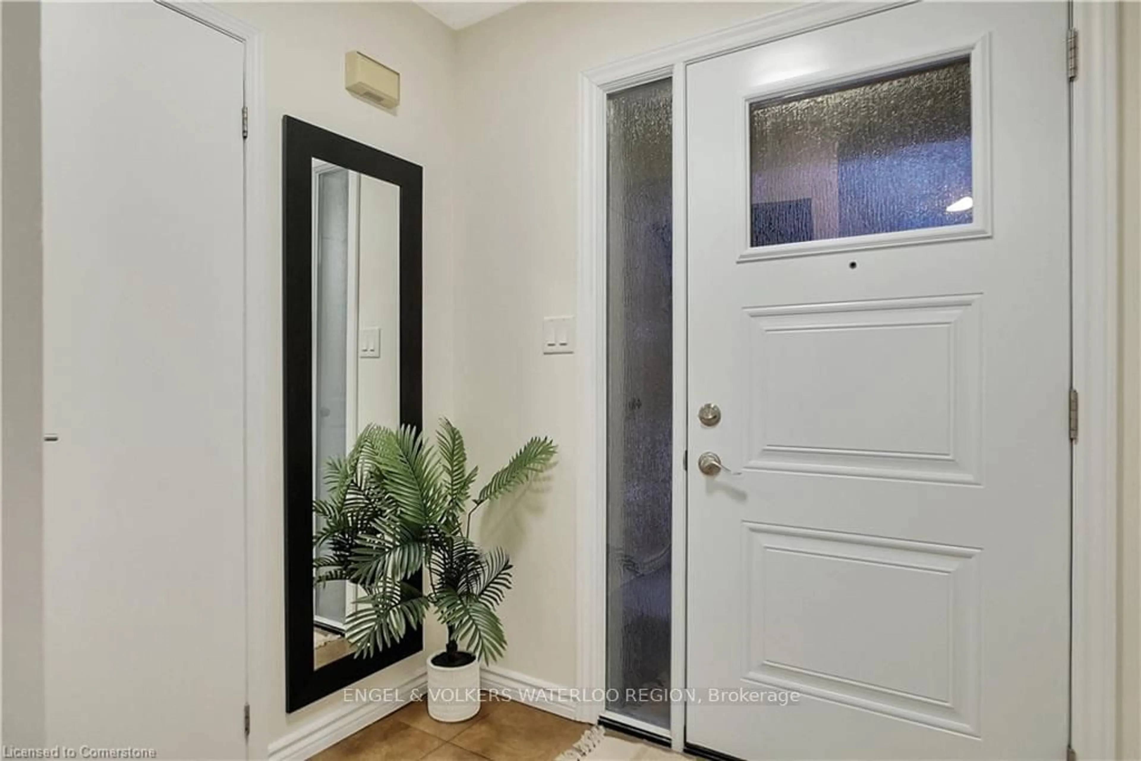 Indoor entryway for 20 Paulander Dr #25, Kitchener Ontario N2M 5L3