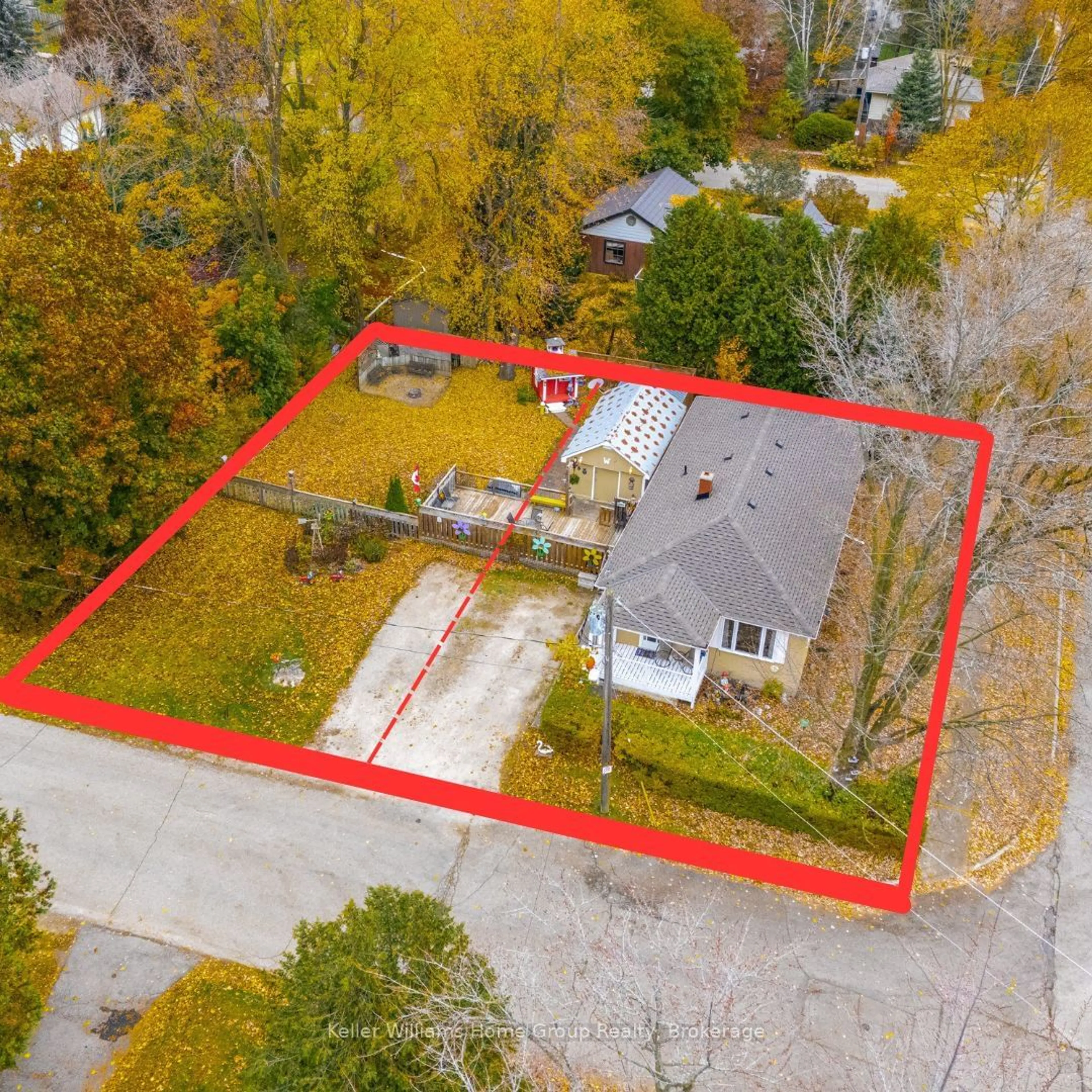 A pic from outside/outdoor area/front of a property/back of a property/a pic from drone, street for 55 JOHN St, Centre Wellington Ontario N0B 1S0