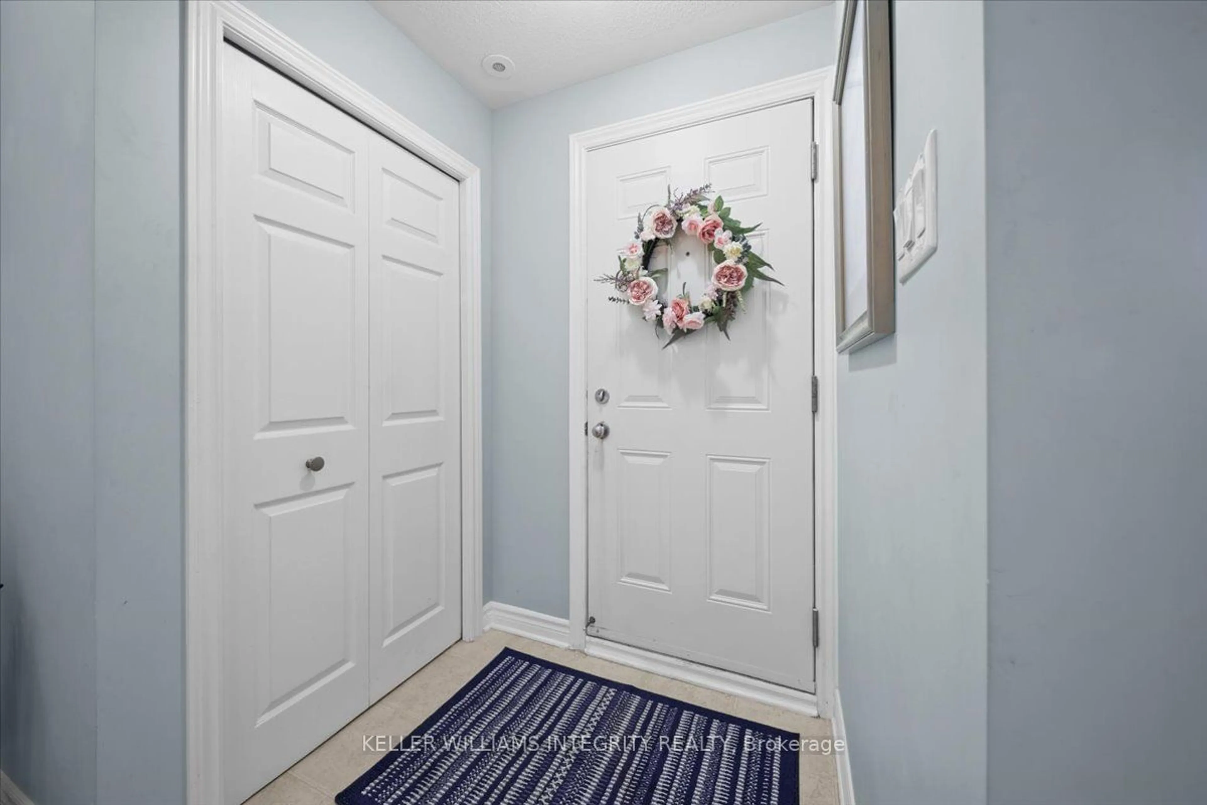 Indoor entryway for 1105 Stittsville Main St #A, Stittsville - Munster - Richmond Ontario K2S 0C6