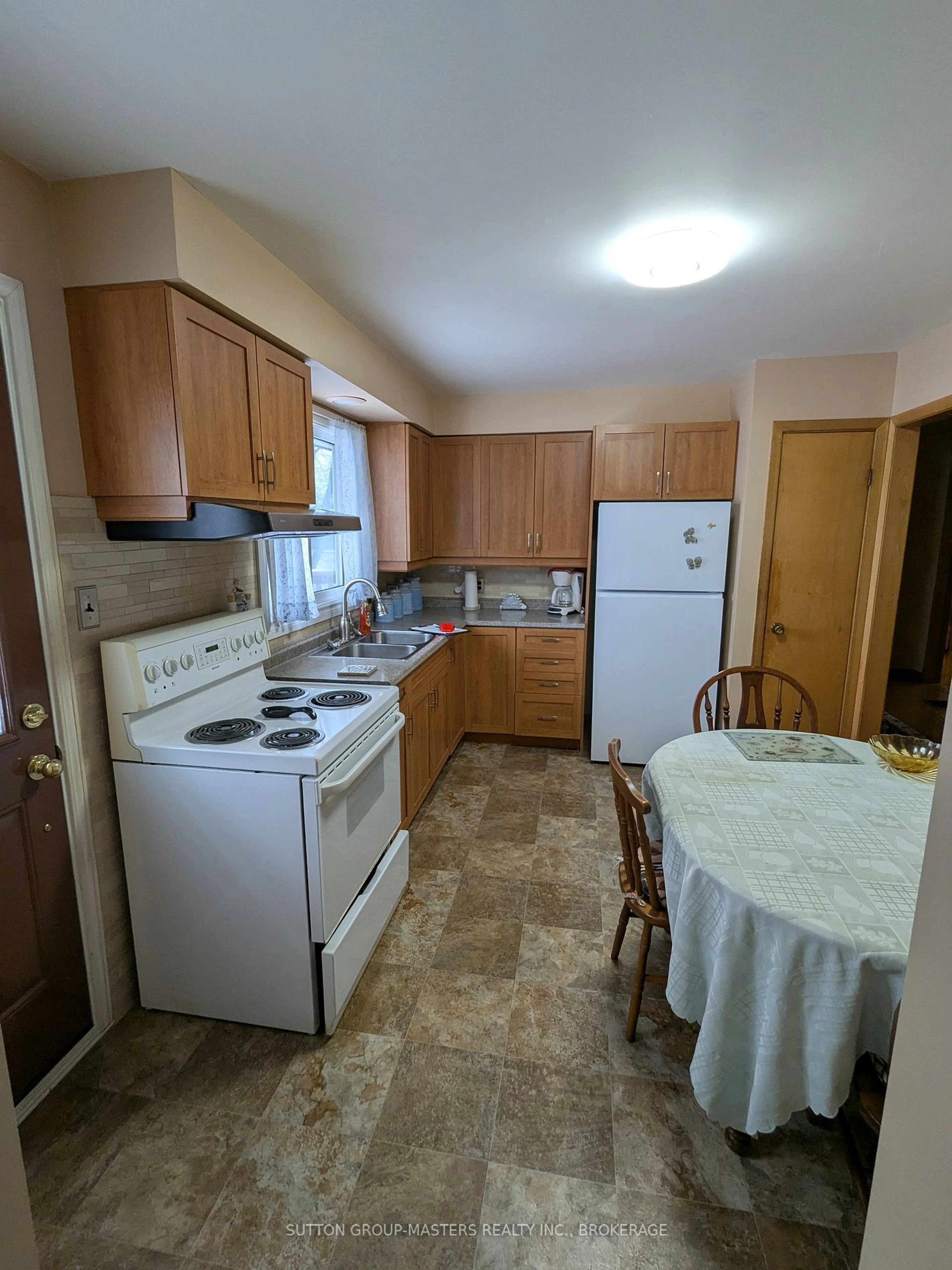 Standard kitchen, unknown for 2212 Battersea Rd, Kingston Ontario K0H 1S0