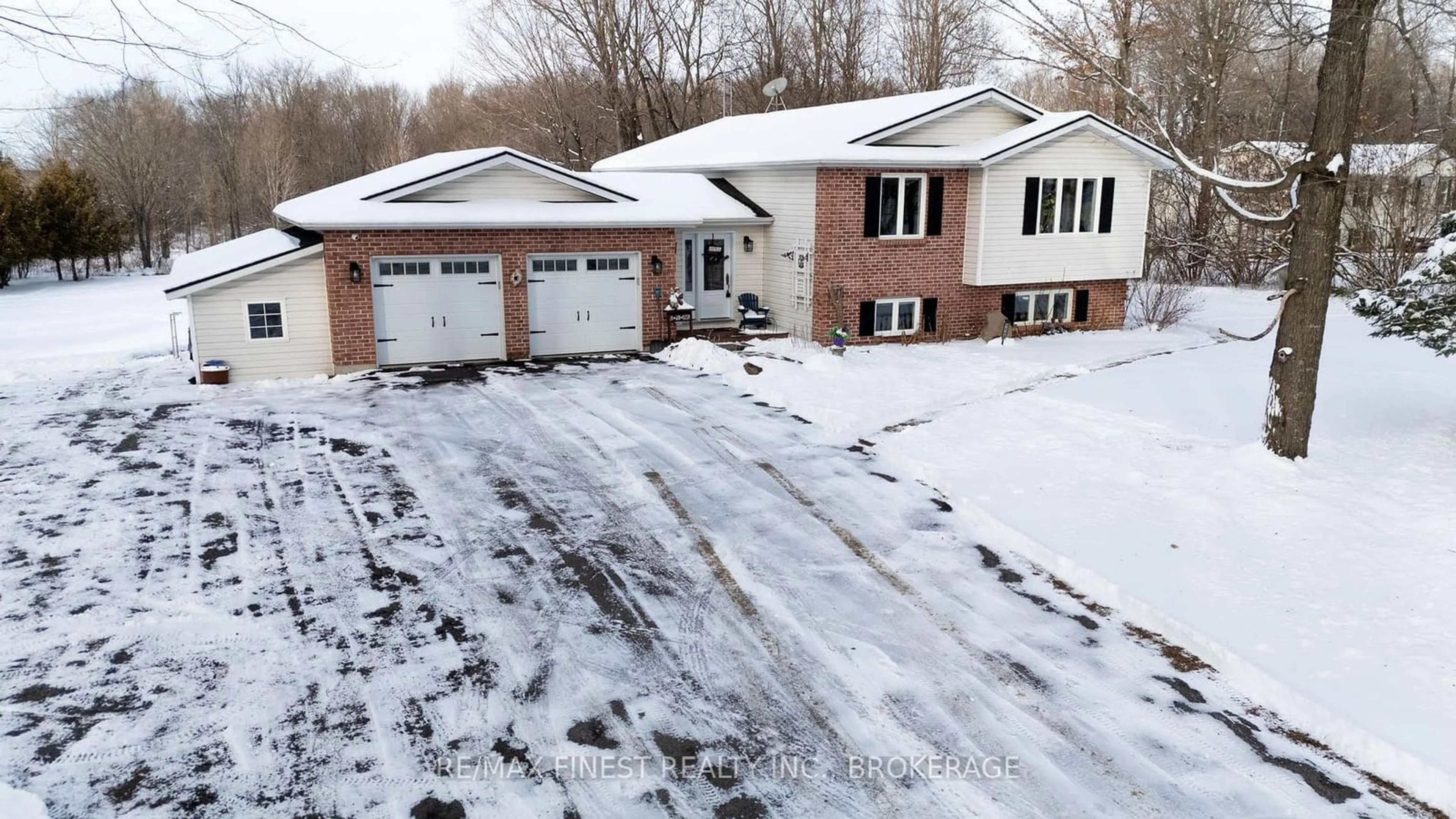 A pic from outside/outdoor area/front of a property/back of a property/a pic from drone, street for 1448 RICKARDS Rd, South Frontenac Ontario K0H 2L0