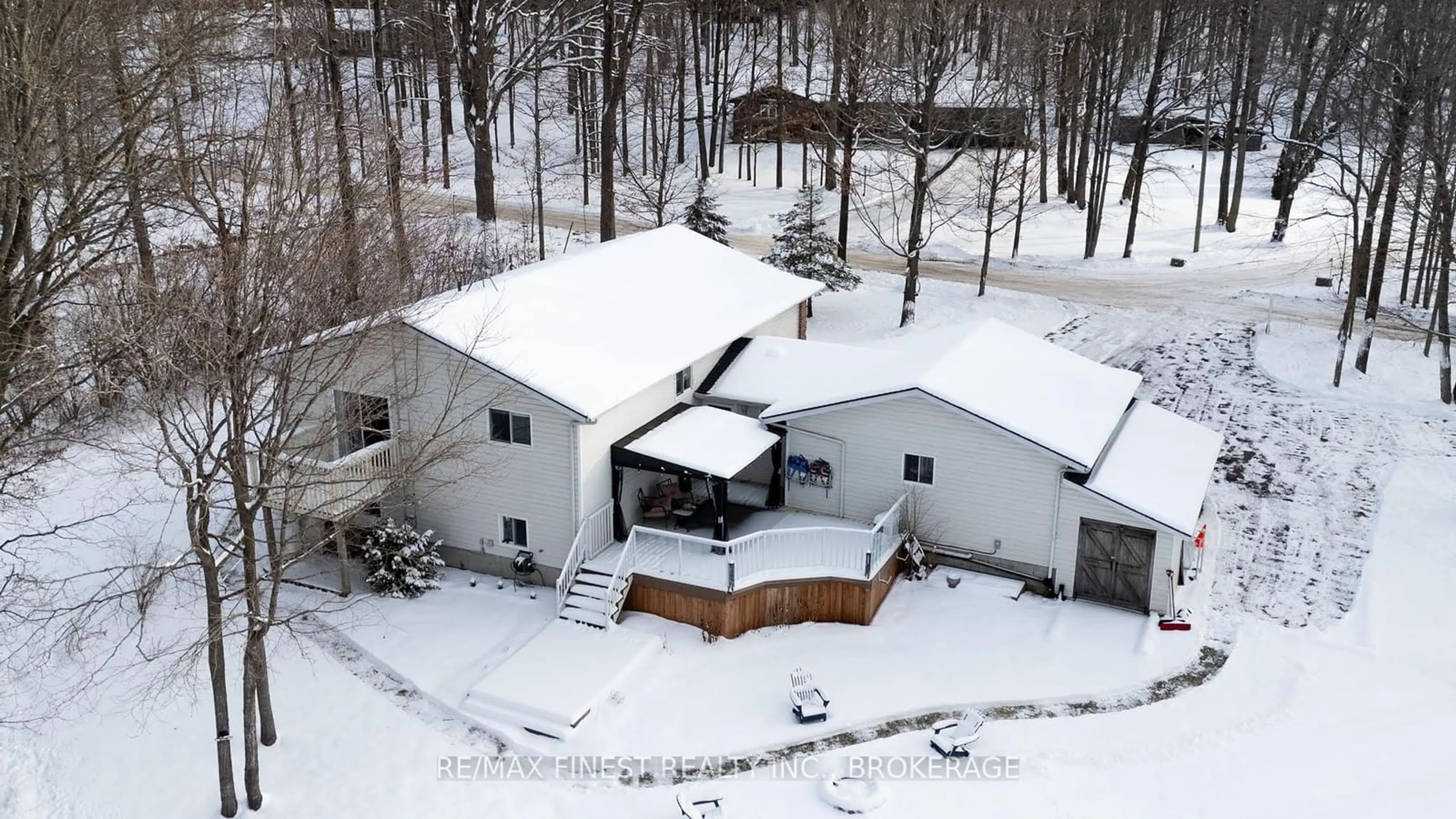 A pic from outside/outdoor area/front of a property/back of a property/a pic from drone, unknown for 1448 RICKARDS Rd, South Frontenac Ontario K0H 2L0