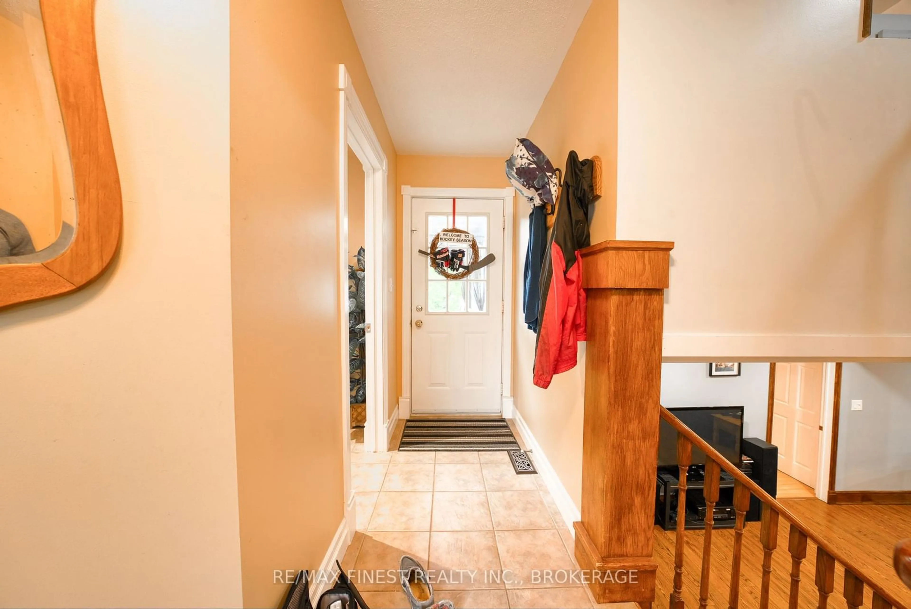 Indoor entryway for 1448 RICKARDS Rd, South Frontenac Ontario K0H 2L0