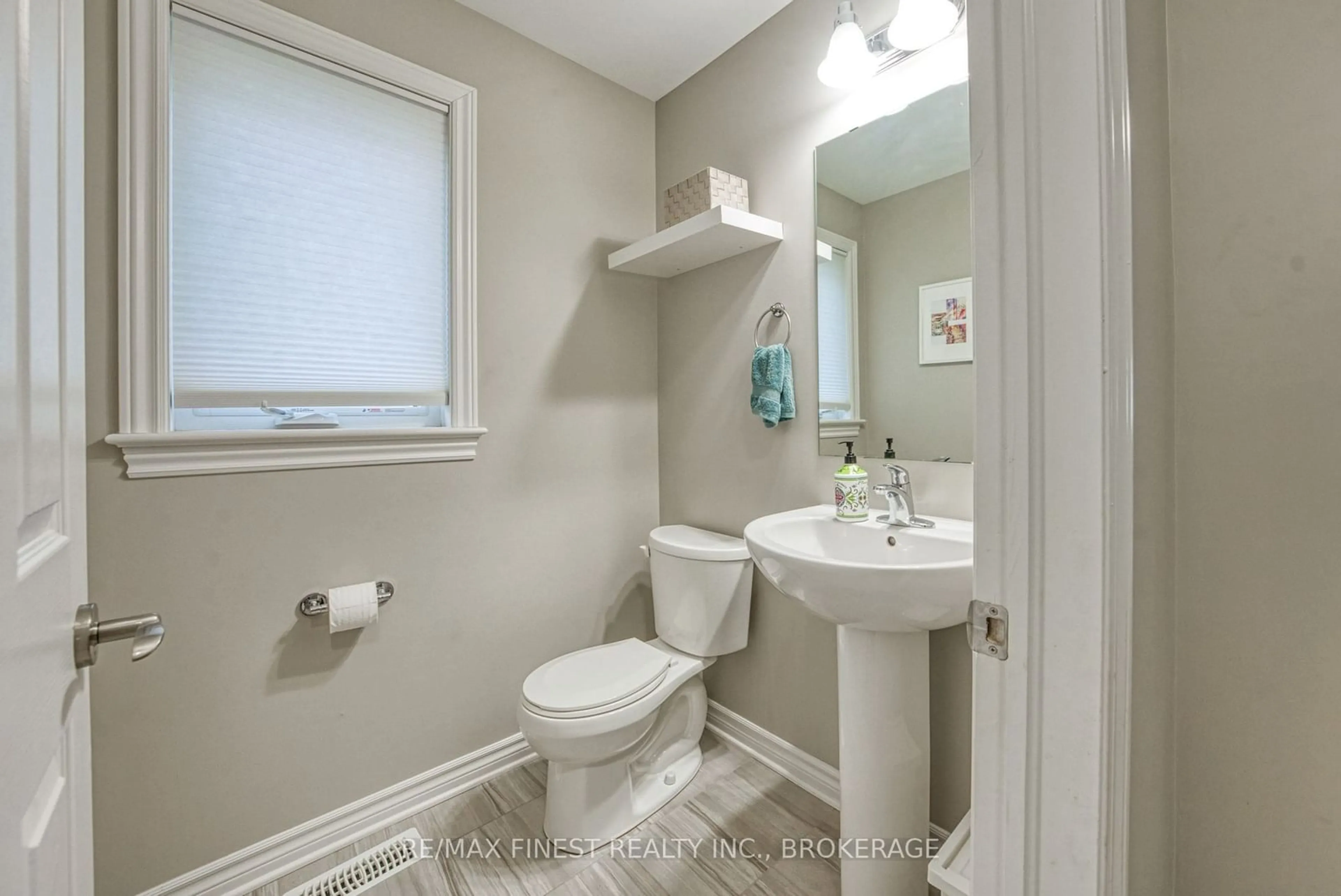 Standard bathroom, ceramic/tile floor for 621 HALLOWAY Dr, Kingston Ontario K7K 0H5