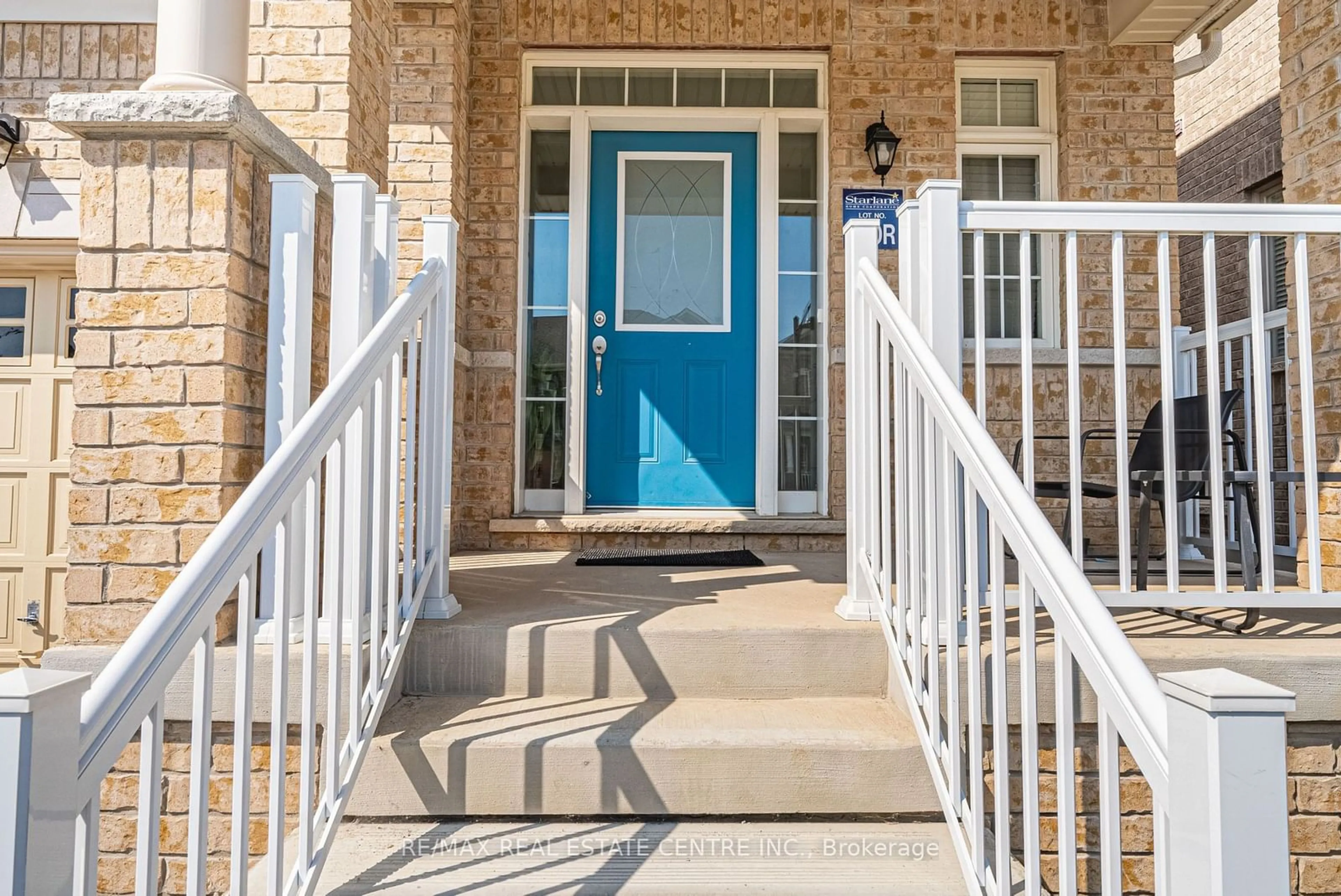 Indoor entryway for 95 Kenesky Dr, Hamilton Ontario L0R 2H7