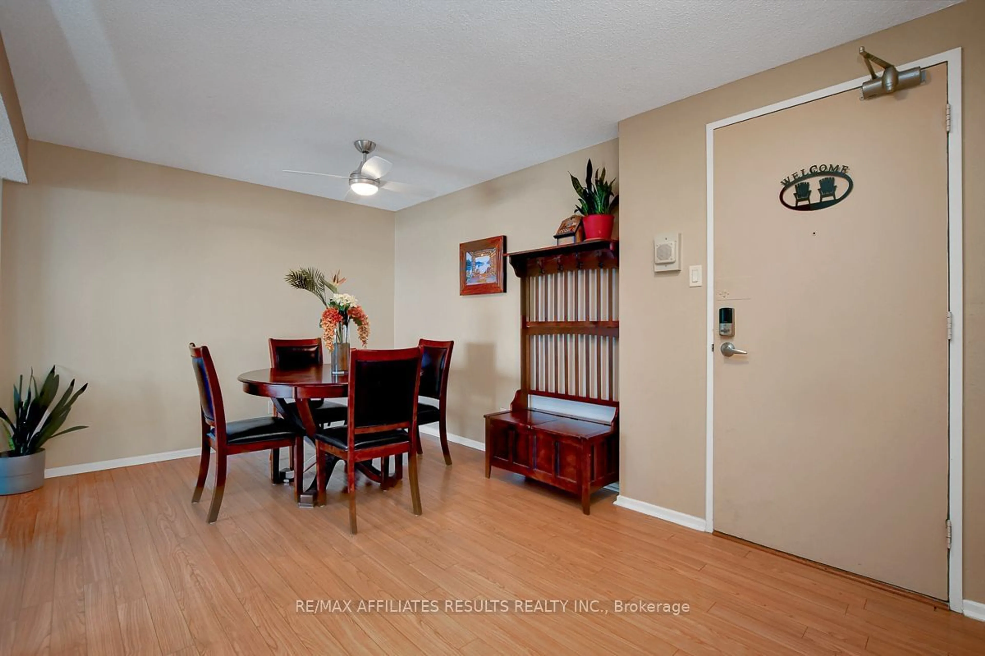 Dining room, wood/laminate floor for 415 Greenview Ave #1901, Britannia - Lincoln Heights and Area Ontario K2B 8G5