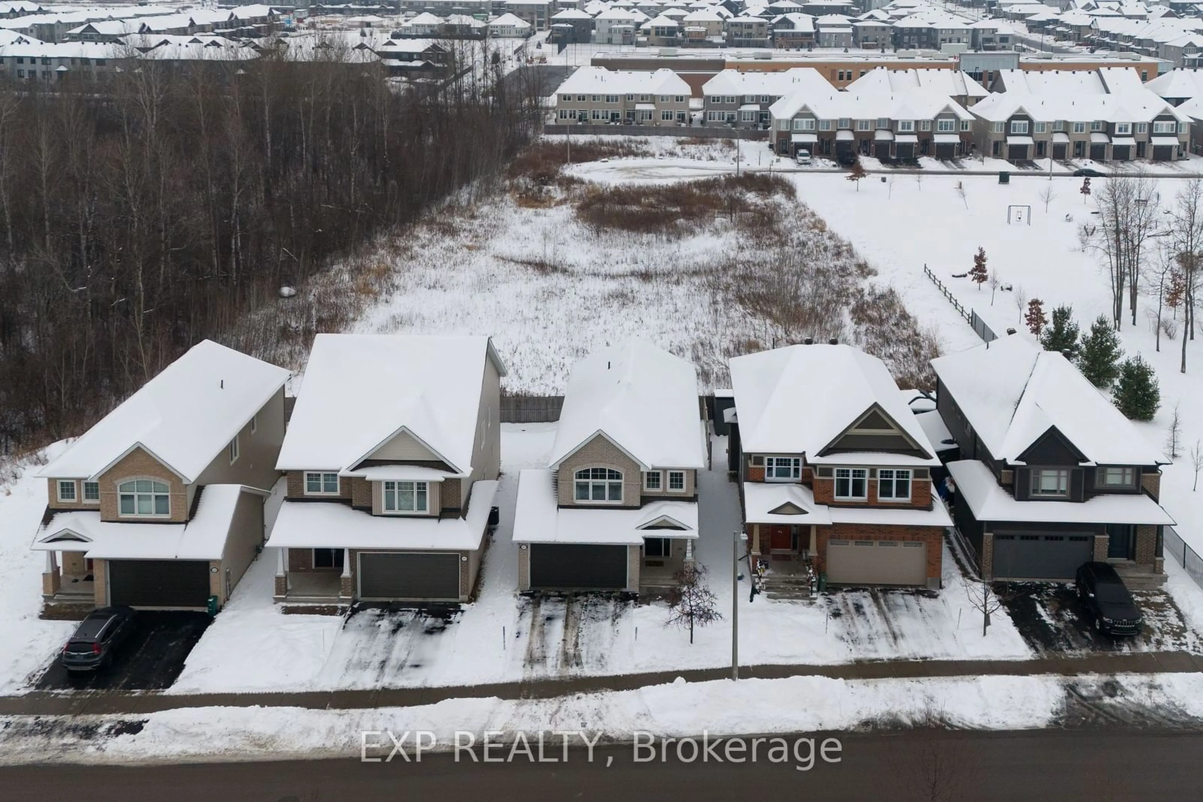 A pic from outside/outdoor area/front of a property/back of a property/a pic from drone, water/lake/river/ocean view for 617 Sora Way, Blossom Park - Airport and Area Ontario K1T 0N8