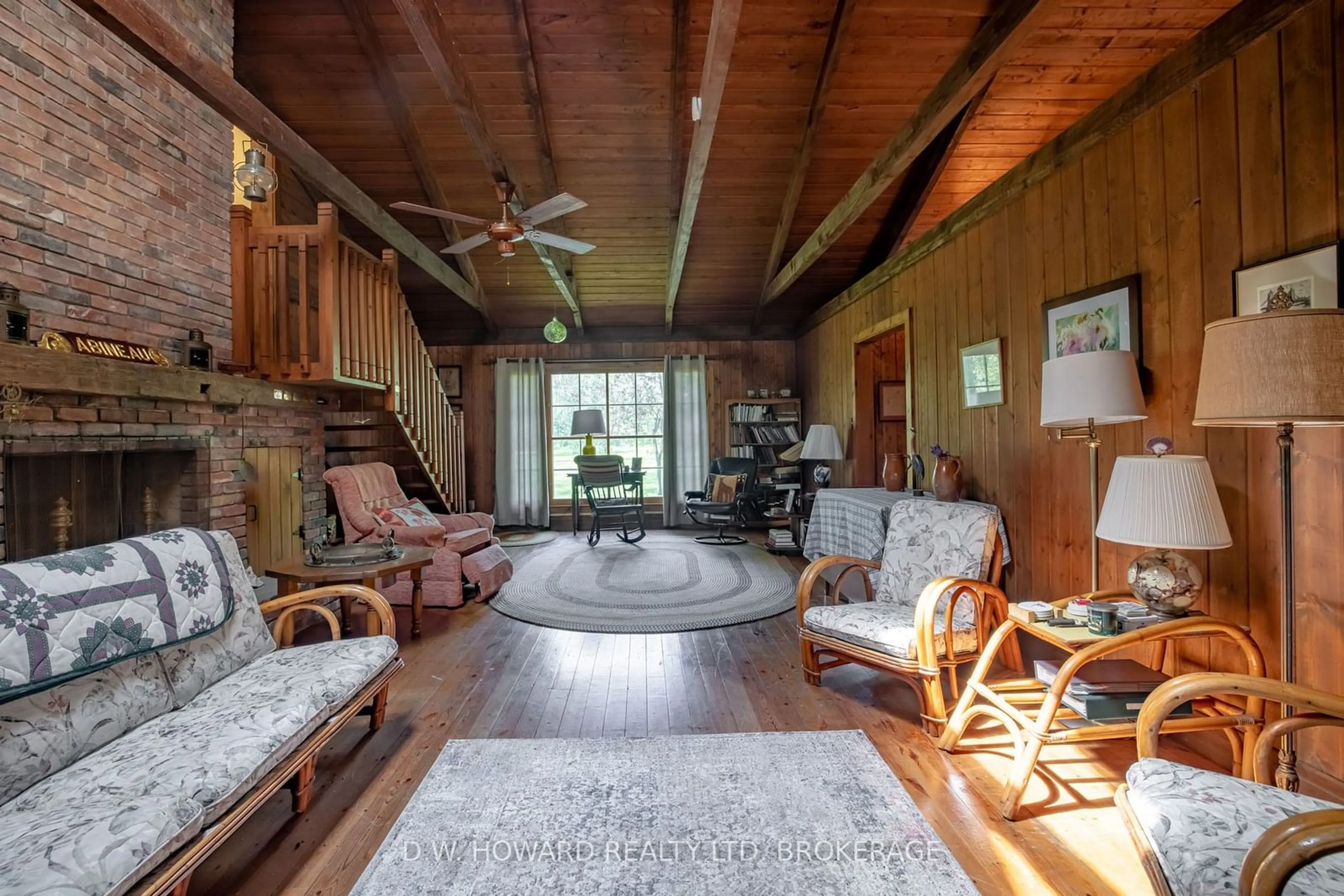Indoor foyer for 4479 Erie Rd, Fort Erie Ontario L0S 1N0