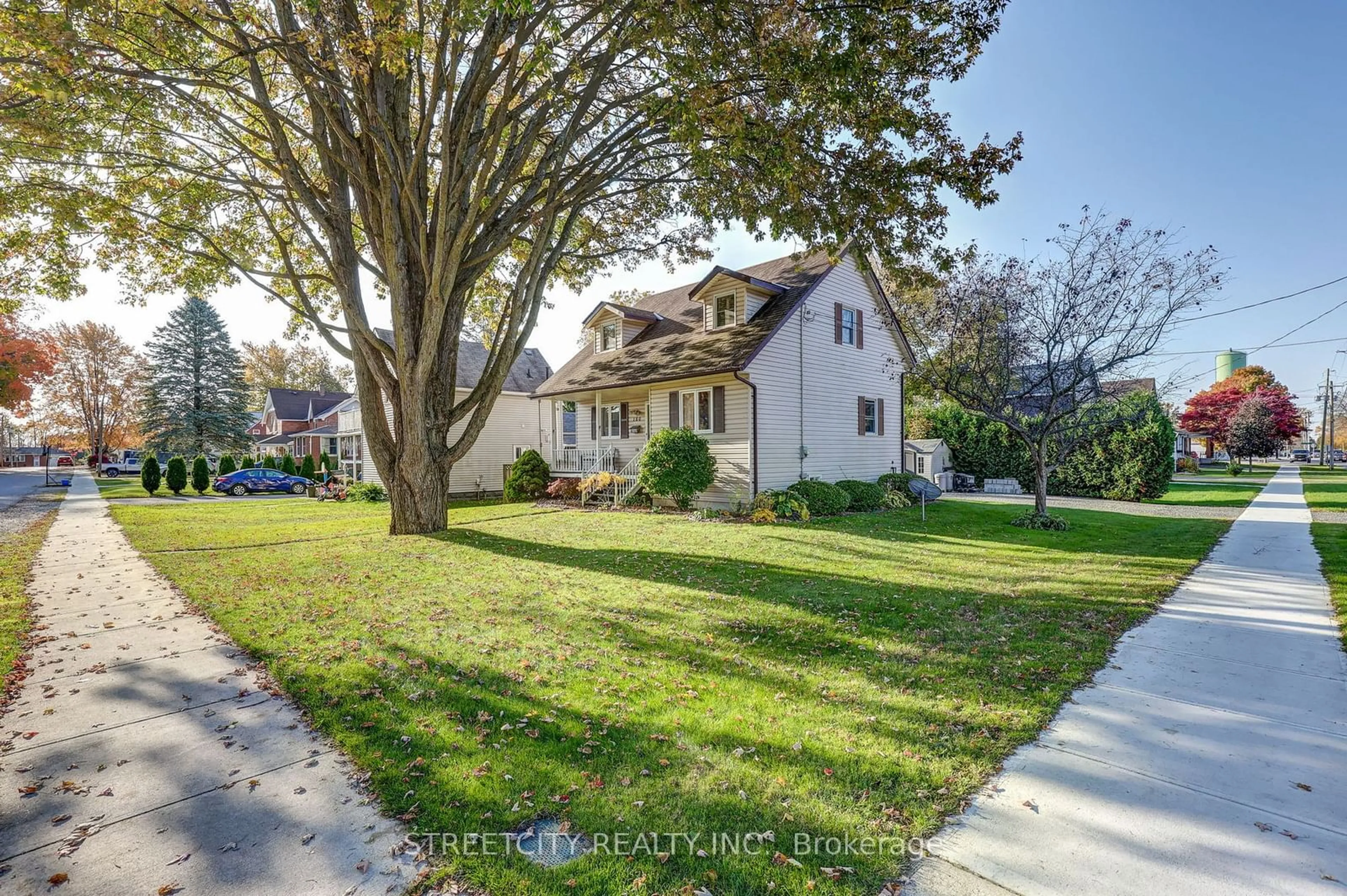 A pic from outside/outdoor area/front of a property/back of a property/a pic from drone, street for 180 Nancy St, Dutton/Dunwich Ontario N0L 1J0