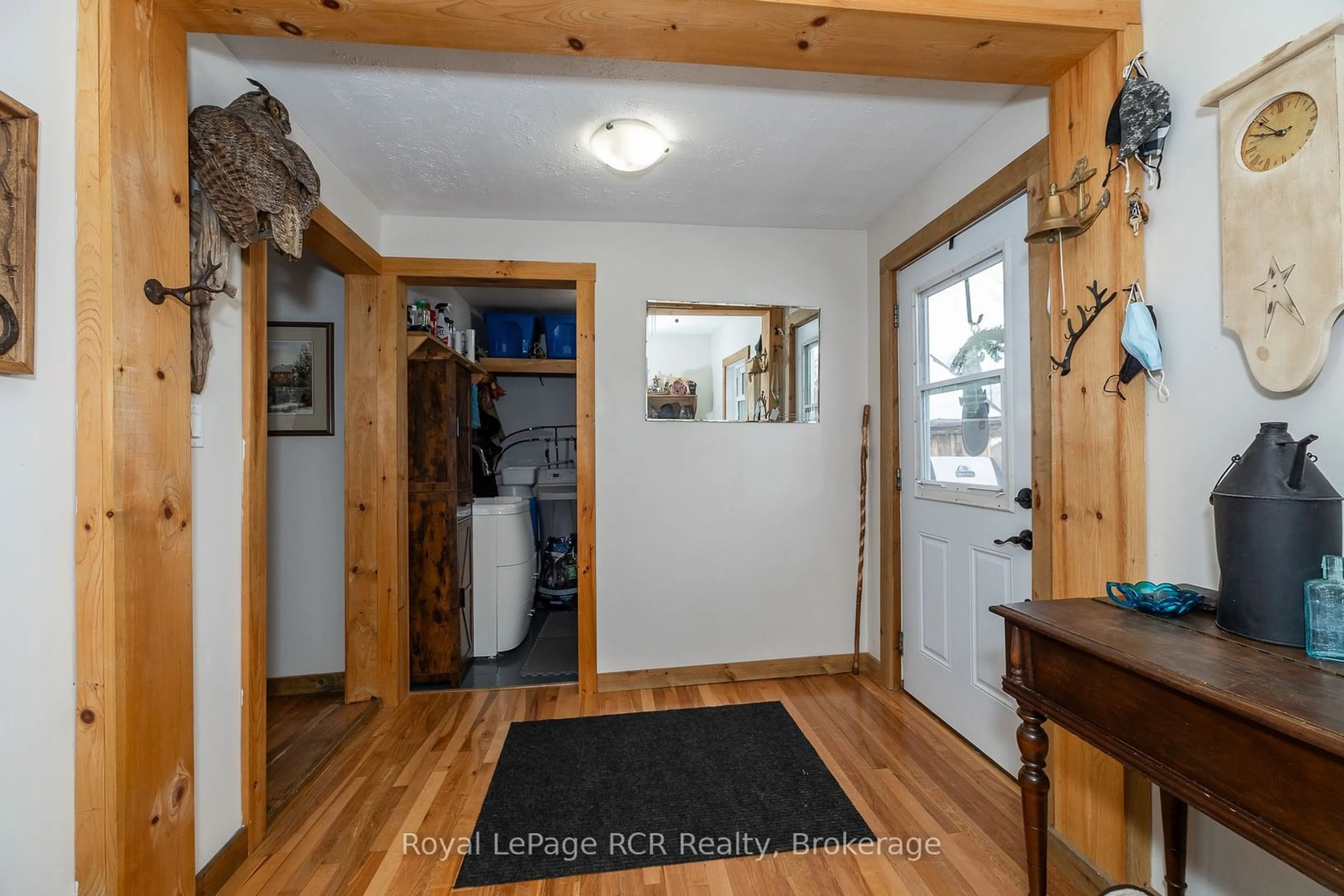 Indoor entryway for 206 Crawford Rd, Chatsworth Ontario N0H 1C0