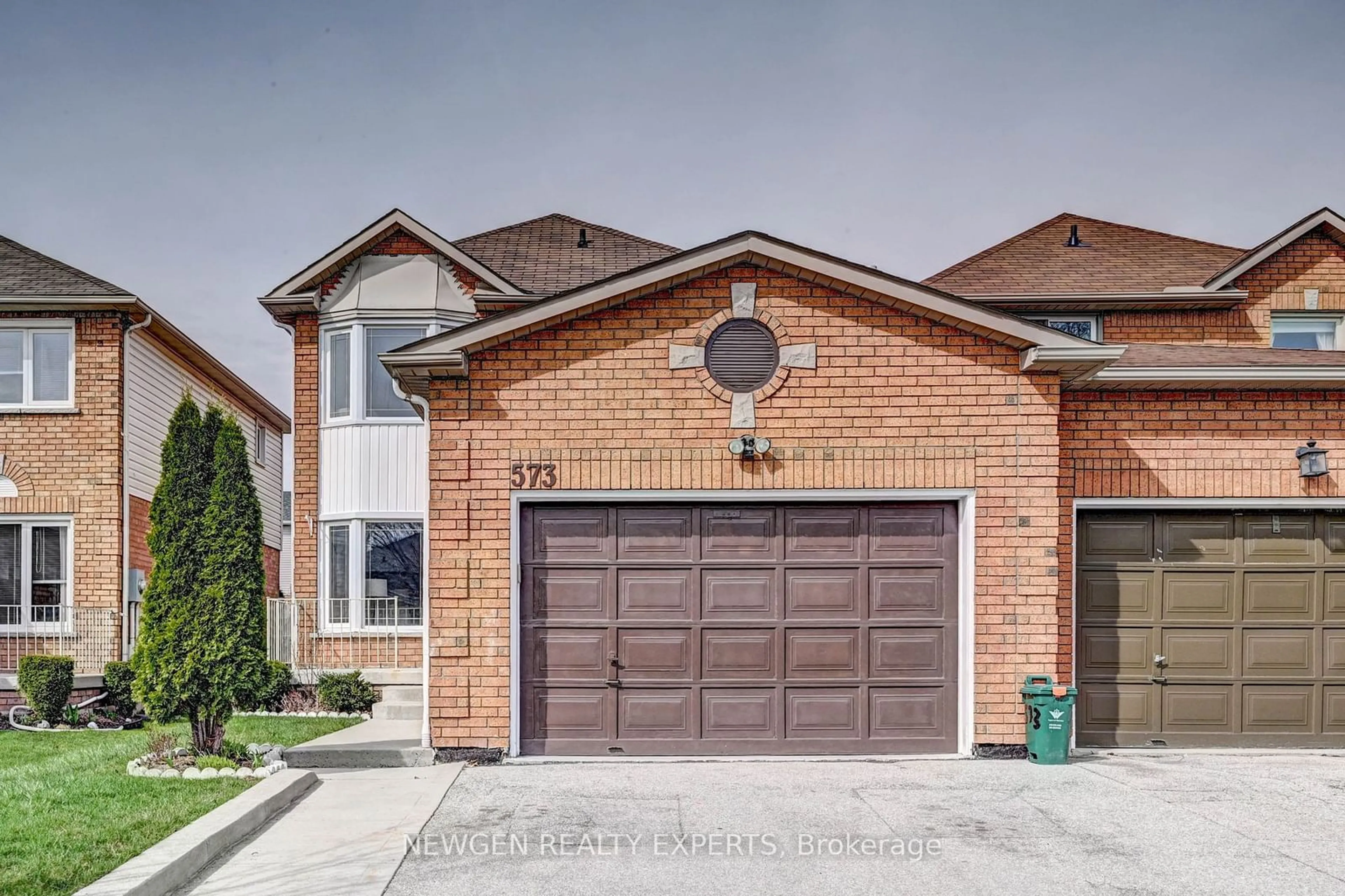 Home with brick exterior material, street for 573 Burnett Ave, Cambridge Ontario N1T 1M6