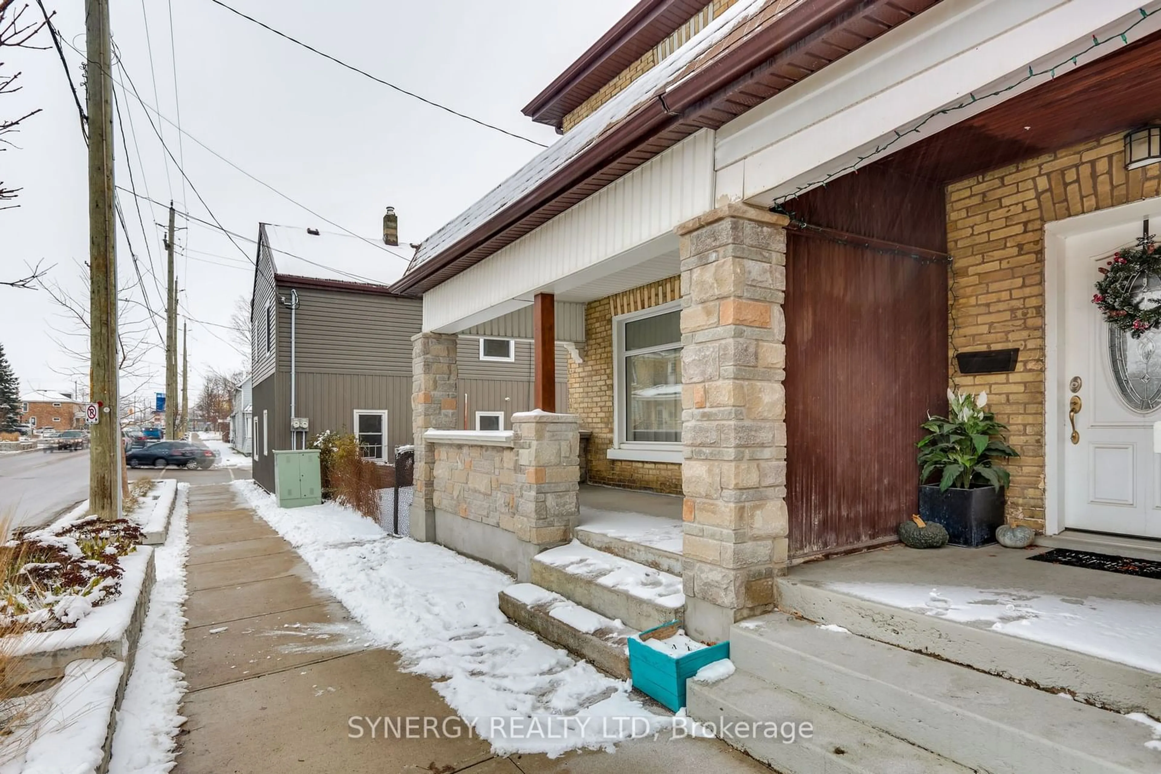 Patio, street for 74 Caradoc St, Strathroy-Caradoc Ontario N7G 2M7