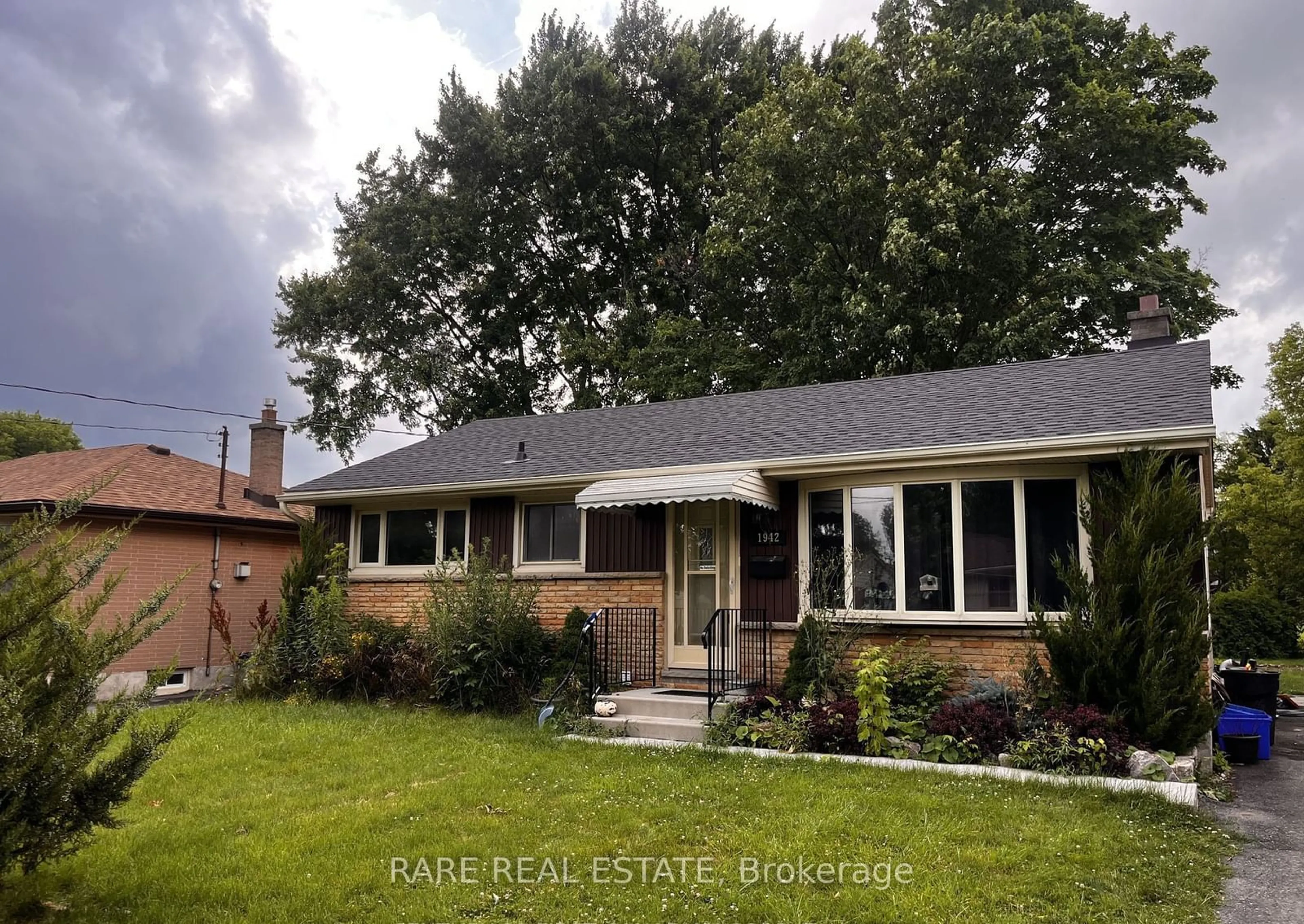 Home with brick exterior material, street for 1942 Duluth Cres, London Ontario N5V 1H7