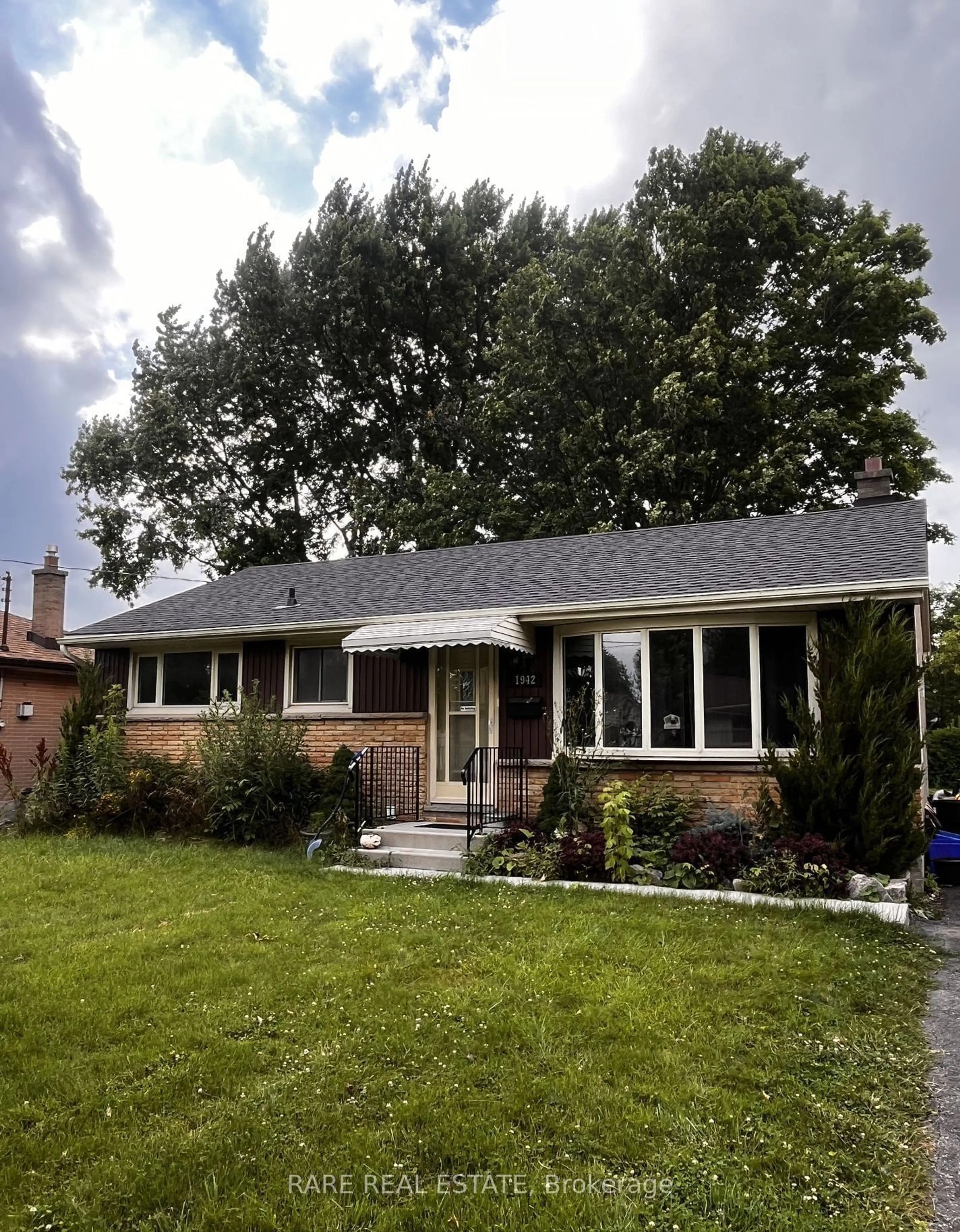 Home with brick exterior material, street for 1942 Duluth Cres, London Ontario N5V 1H7