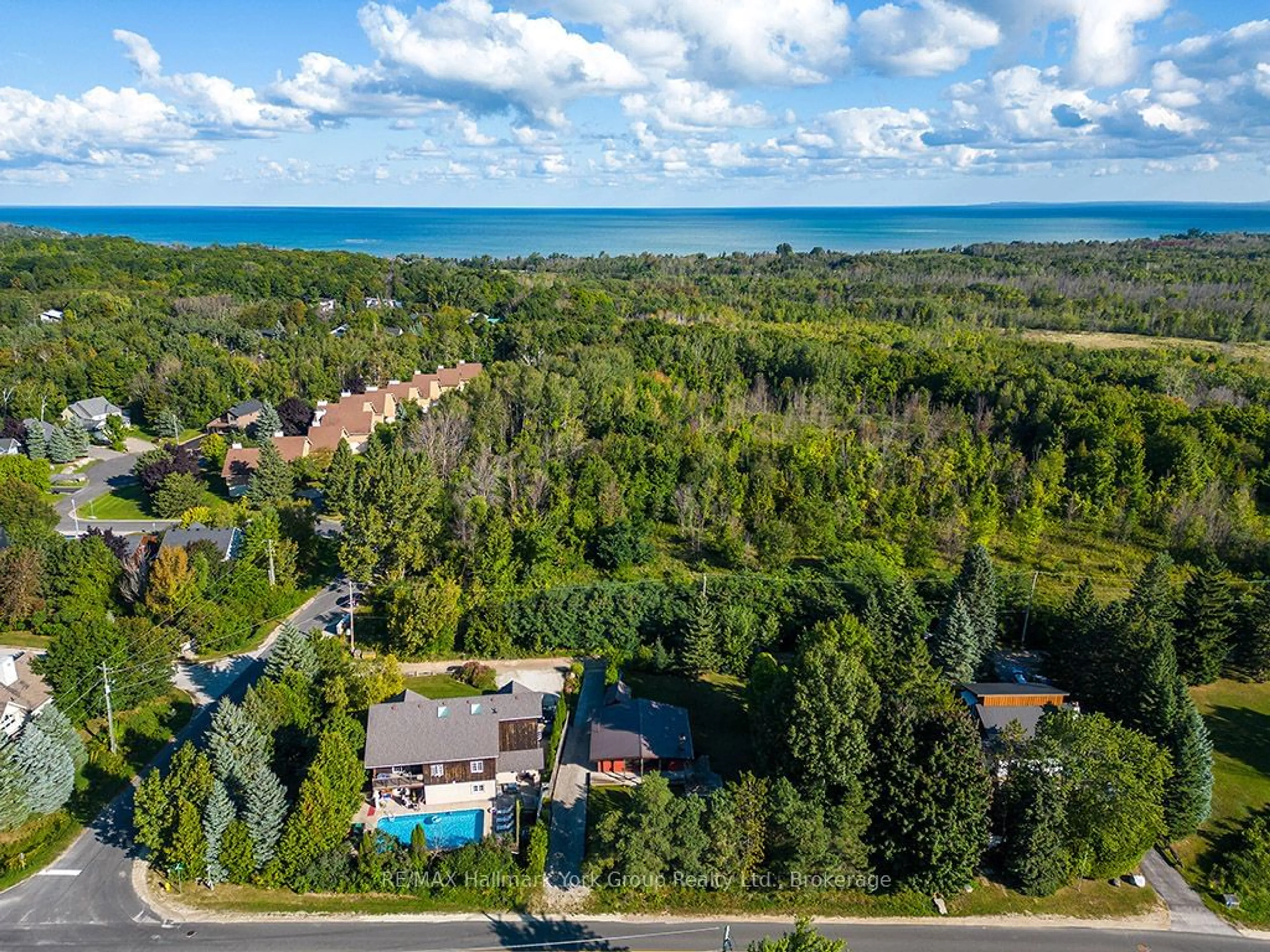 A pic from outside/outdoor area/front of a property/back of a property/a pic from drone, water/lake/river/ocean view for 104 RIDGEVIEW Dr, Blue Mountains Ontario L9Y 0L4