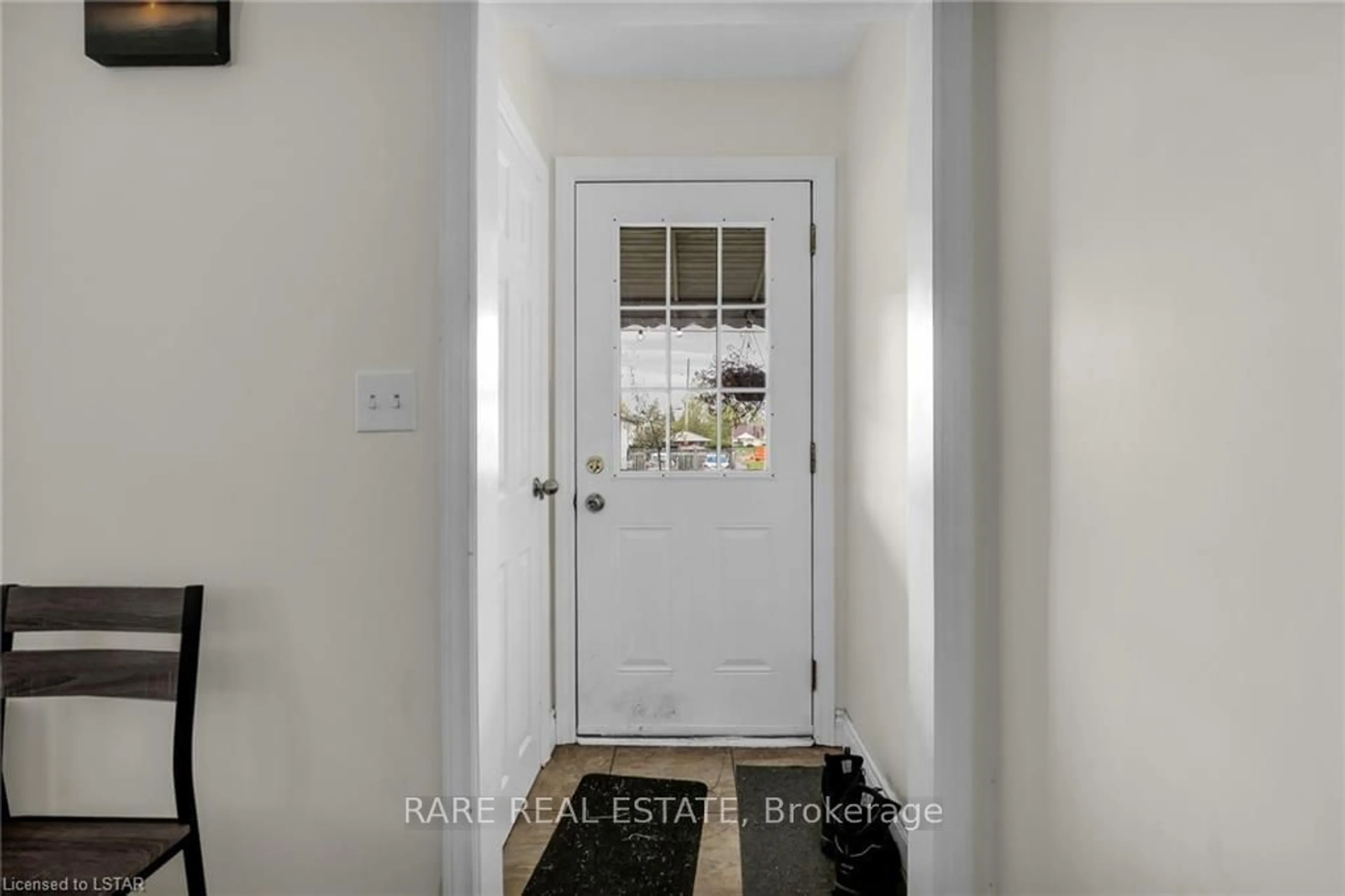 Indoor entryway for 61 Wistow St, London Ontario N5Y 1C9