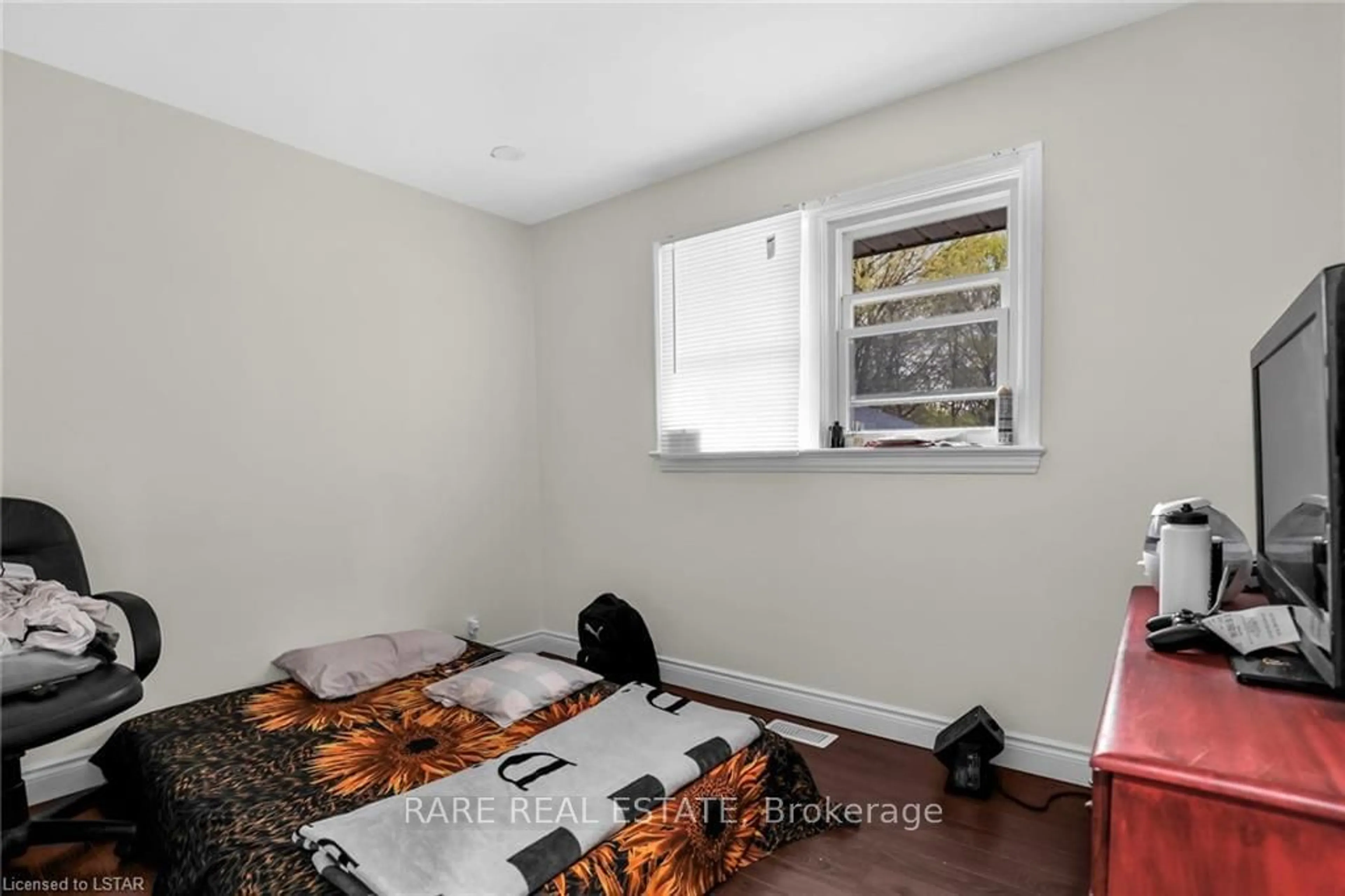 A pic of a room for 61 Wistow St, London Ontario N5Y 1C9