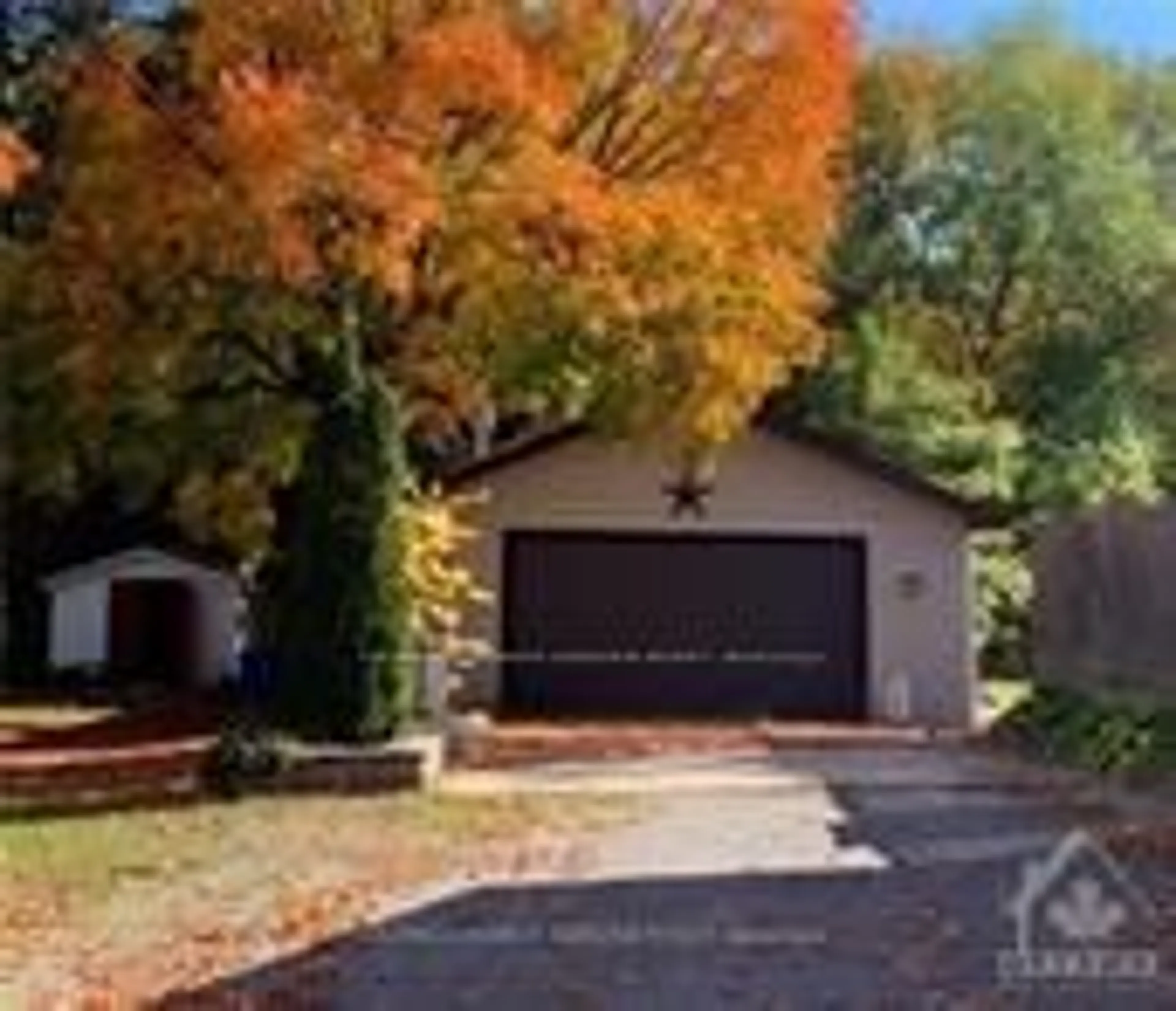 Indoor garage for 875 USBORNE St, McNab/Braeside Ontario K0A 1G0