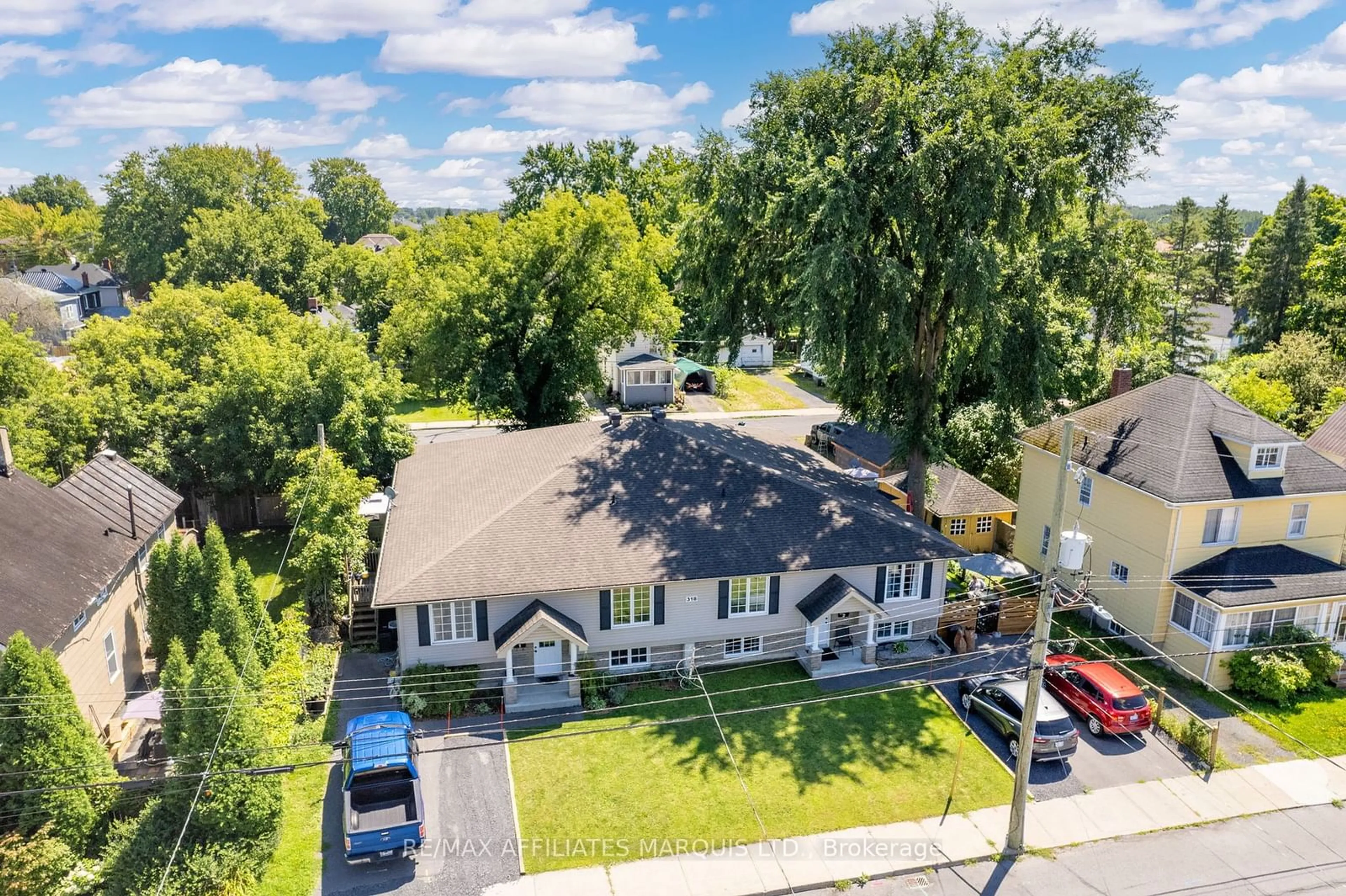 A pic from outside/outdoor area/front of a property/back of a property/a pic from drone, street for 318 THIRD St, Cornwall Ontario K6J 2P5