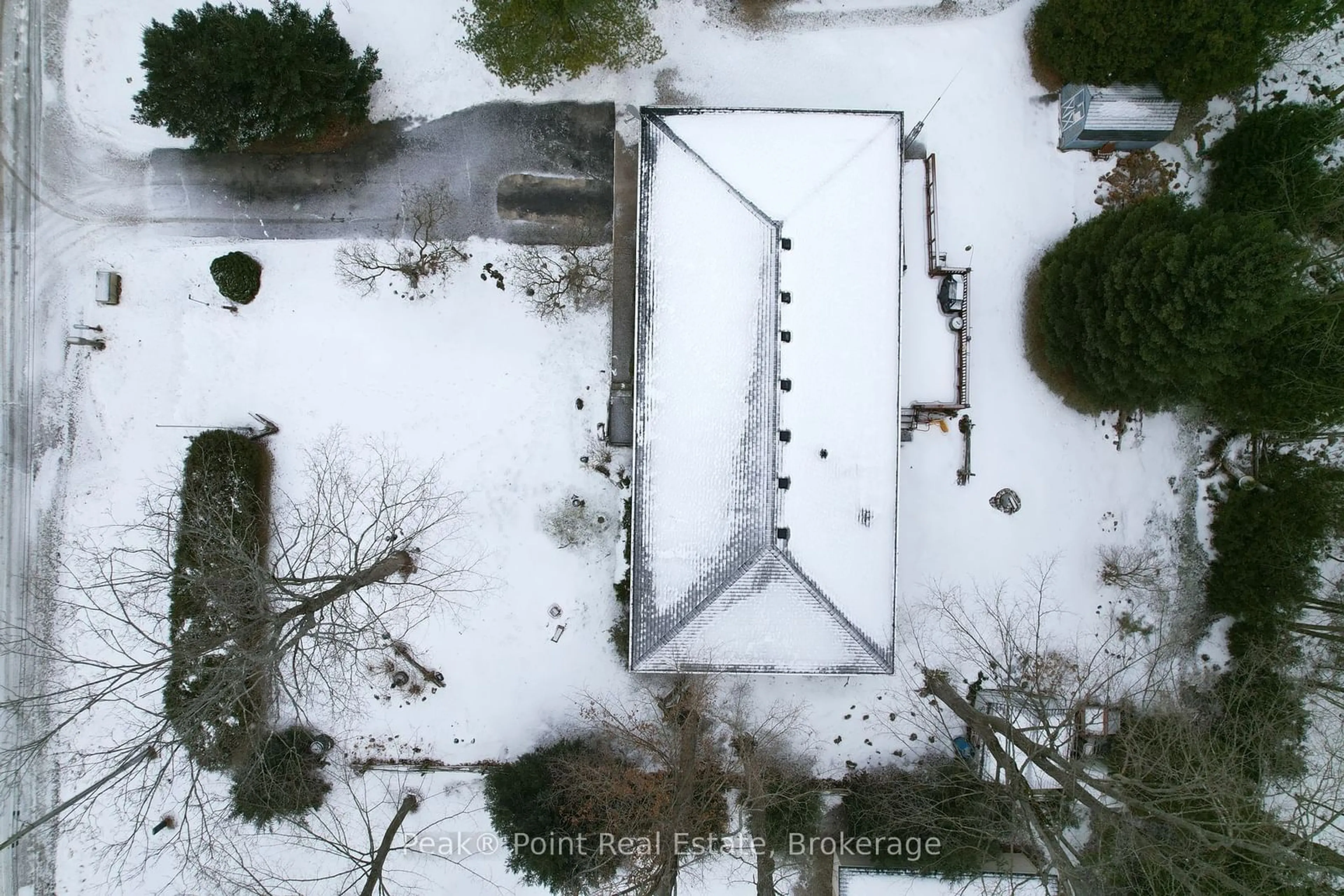 A pic from outside/outdoor area/front of a property/back of a property/a pic from drone, building for 31 Dorena Cres, South Bruce Peninsula Ontario N0H 2G0