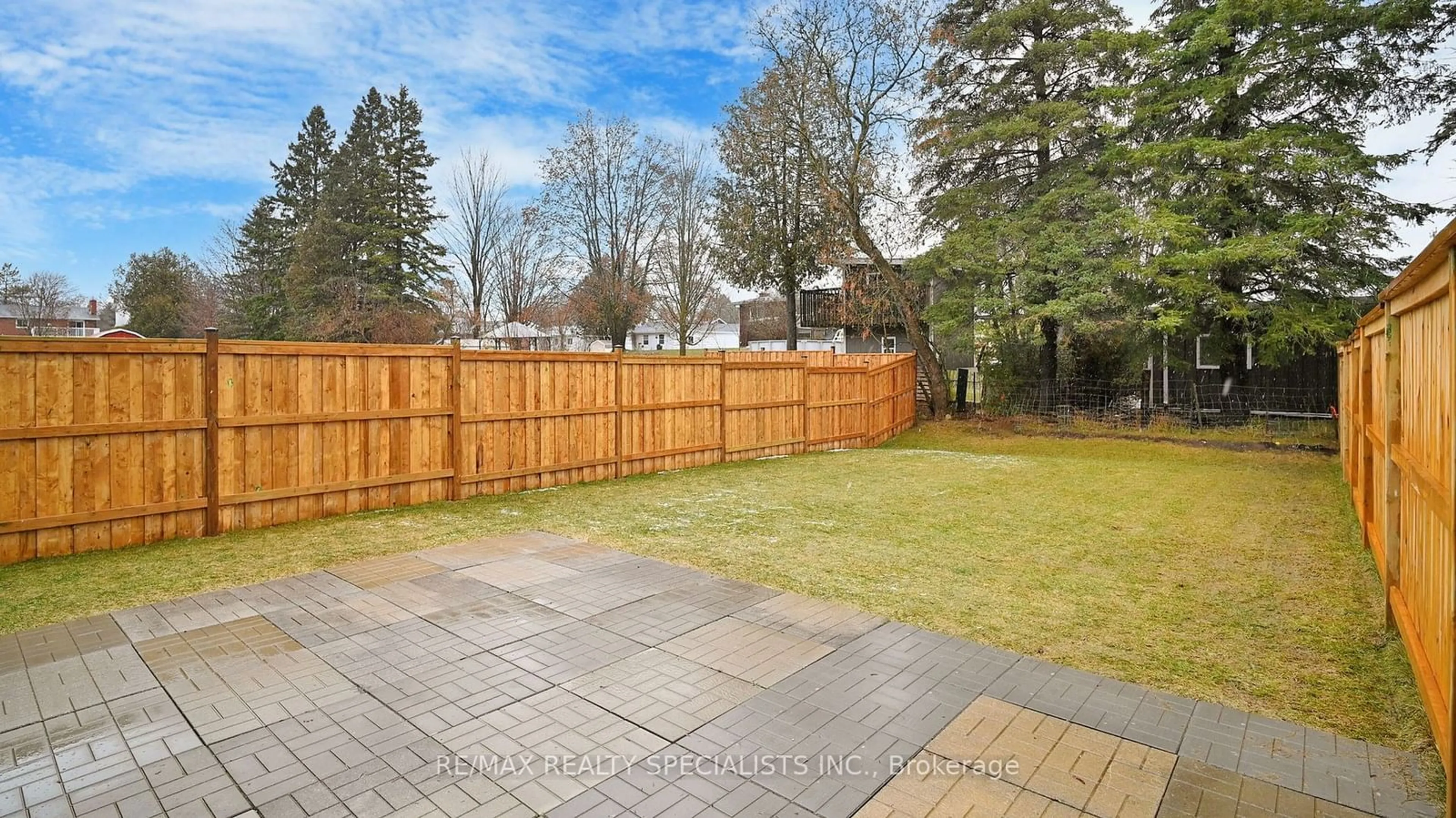 Patio, street for 133 Mullin St, Grey Highlands Ontario N0C 1H0