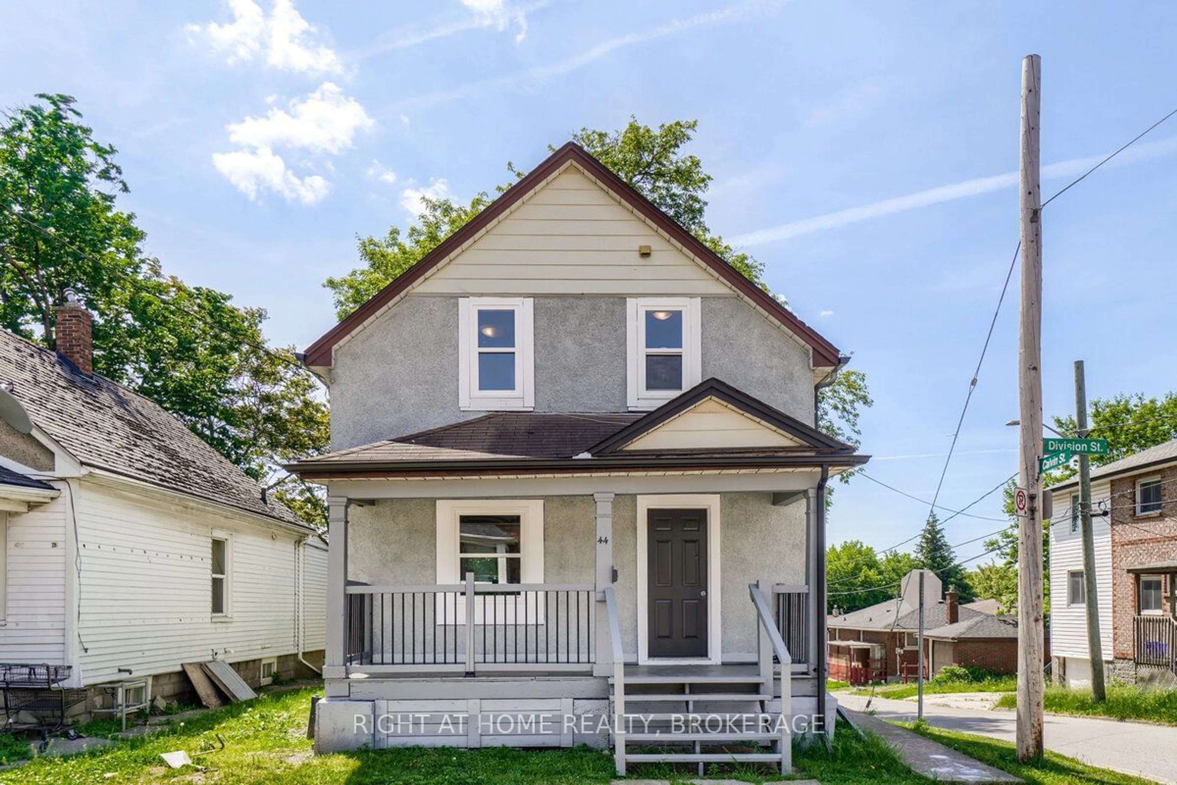 Home with vinyl exterior material, street for 44 Division St, St. Catharines Ontario L2R 3G5