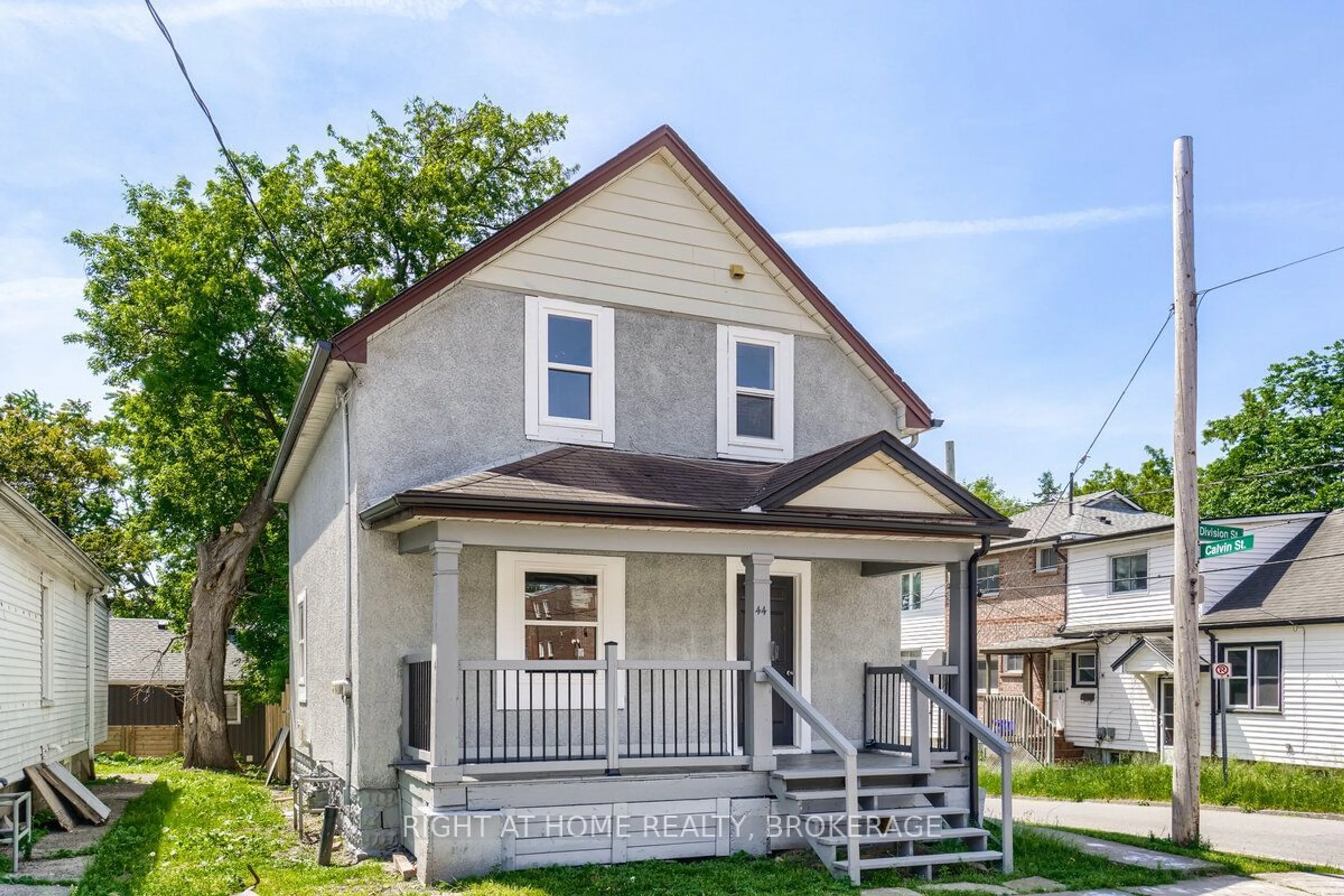 Home with vinyl exterior material, street for 44 Division St, St. Catharines Ontario L2R 3G5