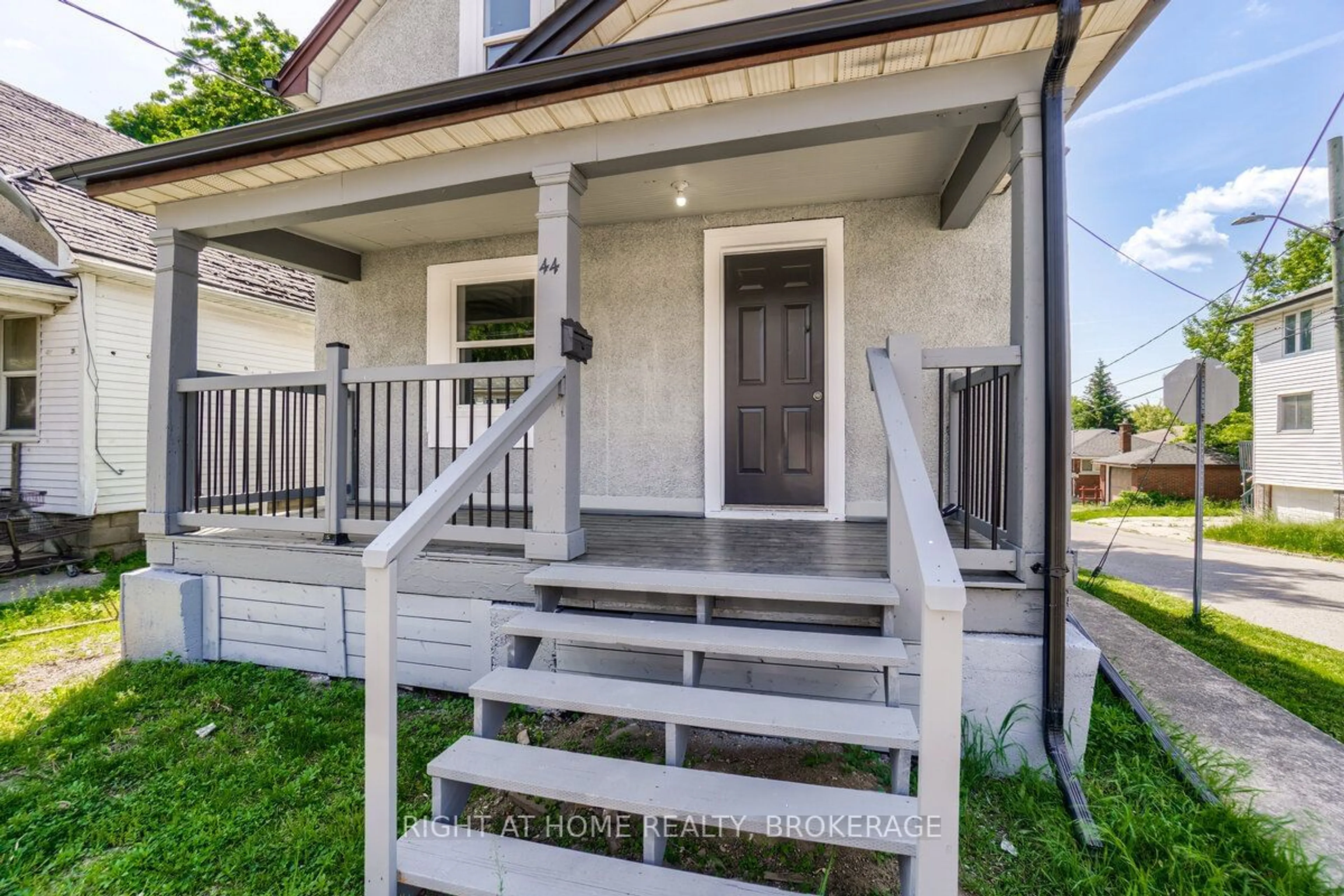 Home with vinyl exterior material, street for 44 Division St, St. Catharines Ontario L2R 3G5