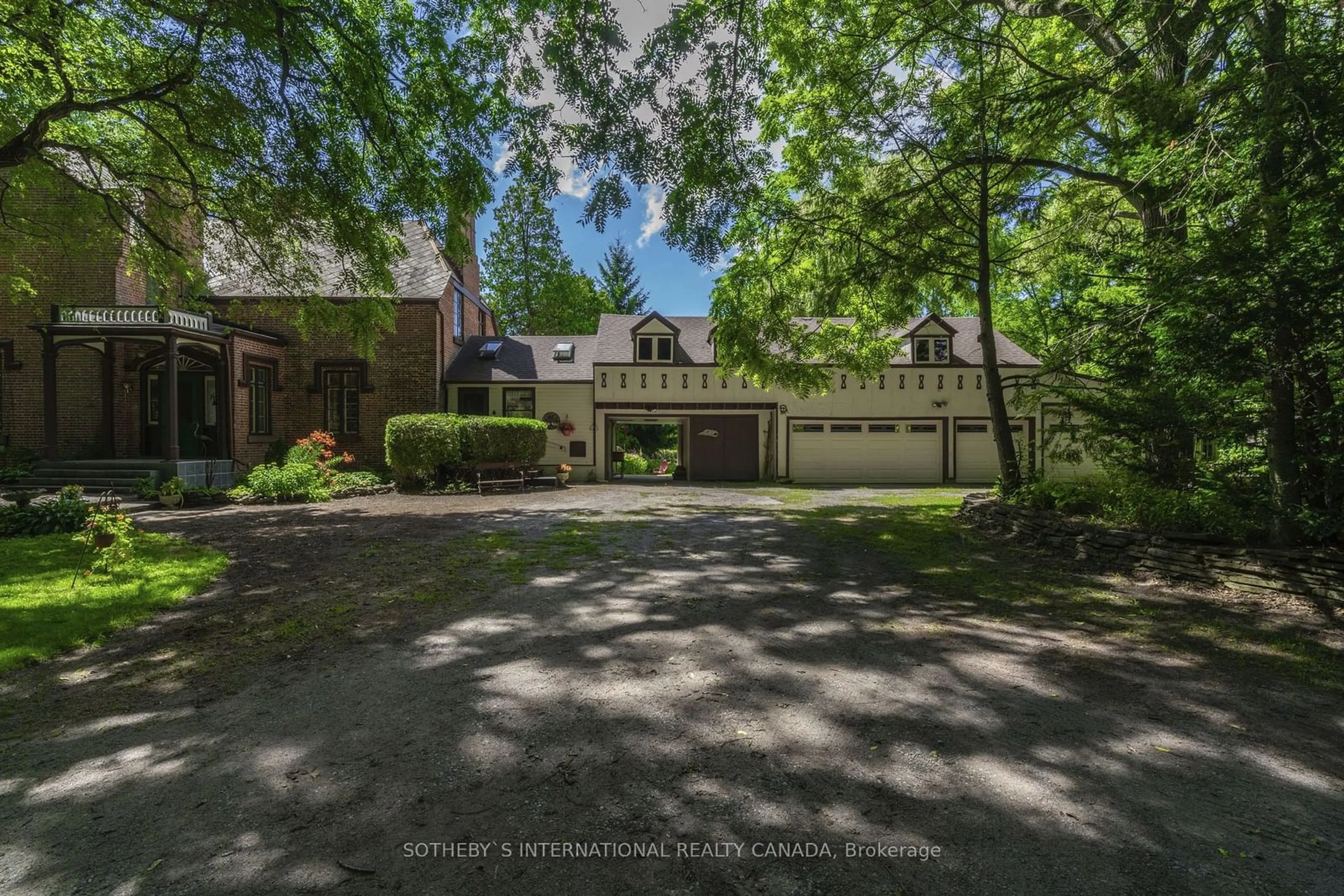 A pic from outside/outdoor area/front of a property/back of a property/a pic from drone, street for 366 Lakeshore Rd, Port Hope Ontario L1A 1R3