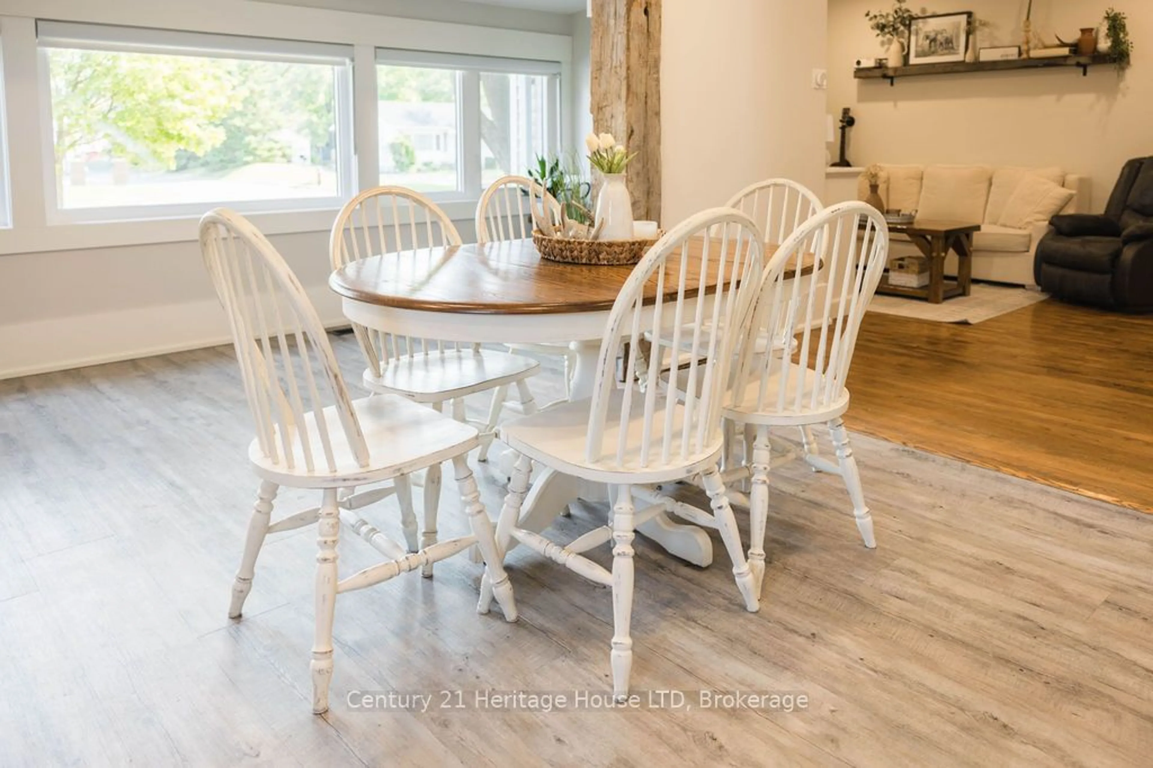 Dining room, wood/laminate floor for 241 FIRST Ave, Welland Ontario L3C 1Y7