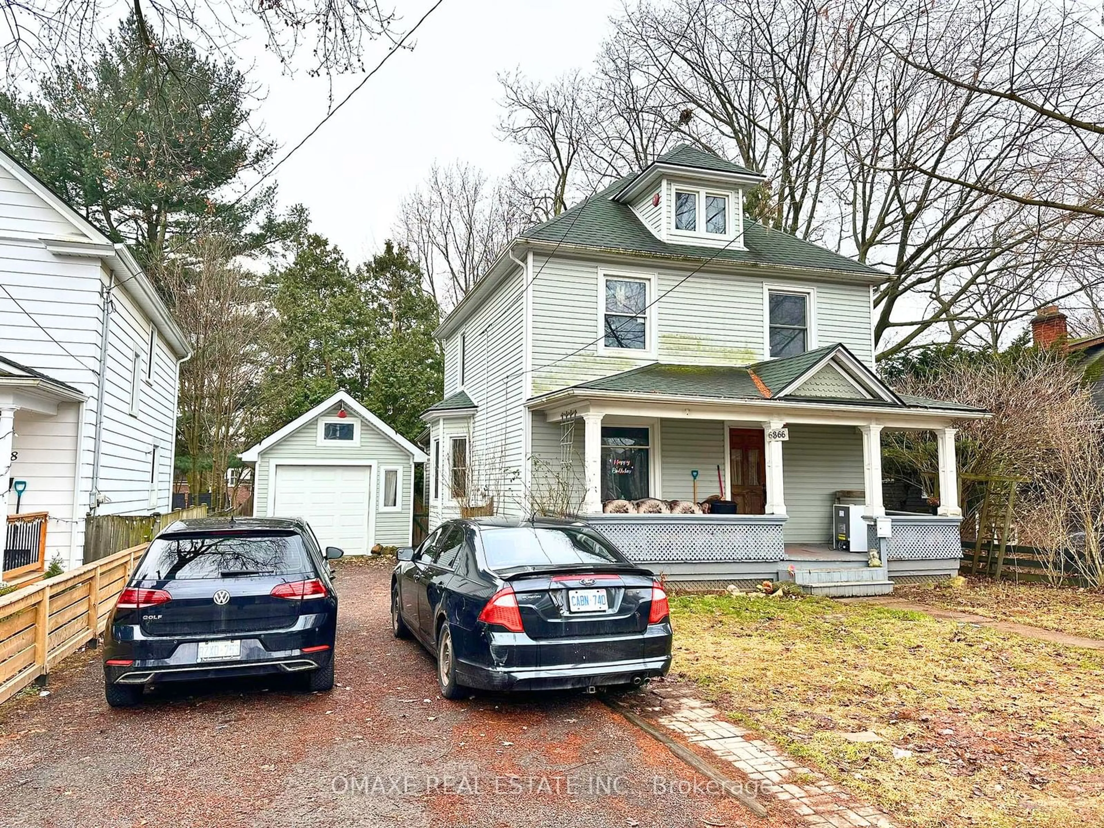 A pic from outside/outdoor area/front of a property/back of a property/a pic from drone, street for 6366 Barker St, Niagara Falls Ontario L2G 1Y7