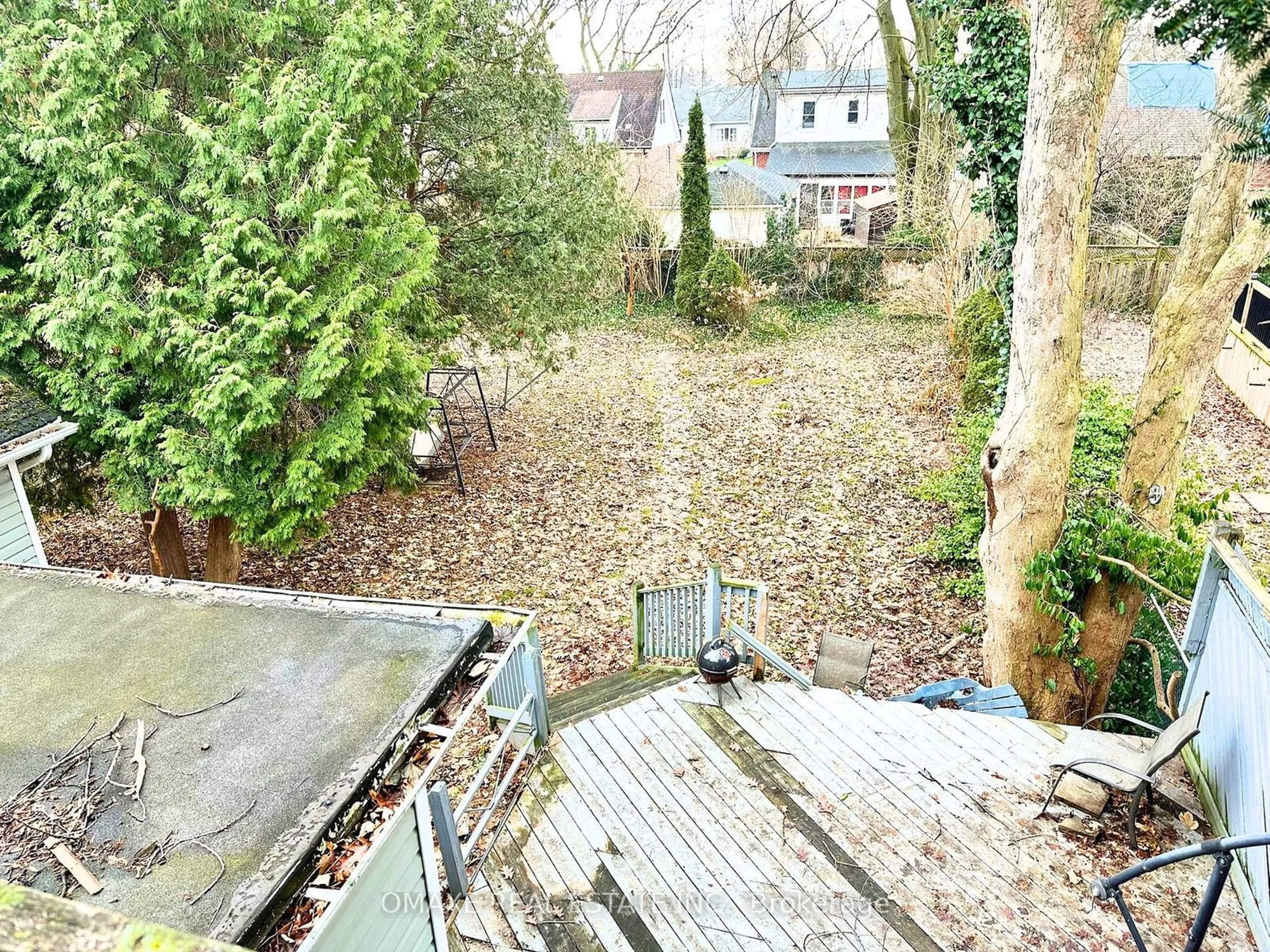 A pic from outside/outdoor area/front of a property/back of a property/a pic from drone, street for 6366 Barker St, Niagara Falls Ontario L2G 1Y7