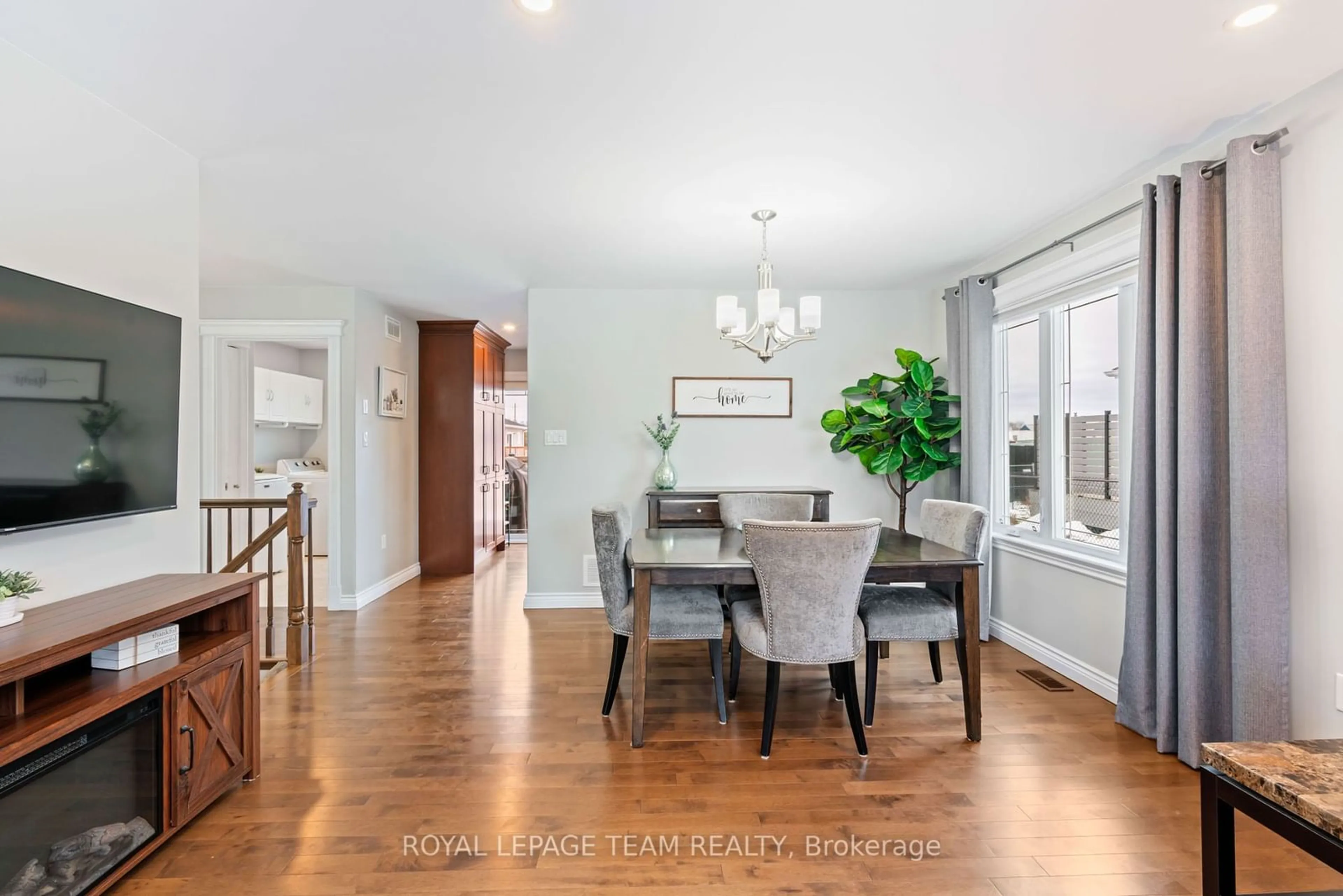 Dining room, wood/laminate floor for 33 Christie Lane, North Dundas Ontario K0C 2K0