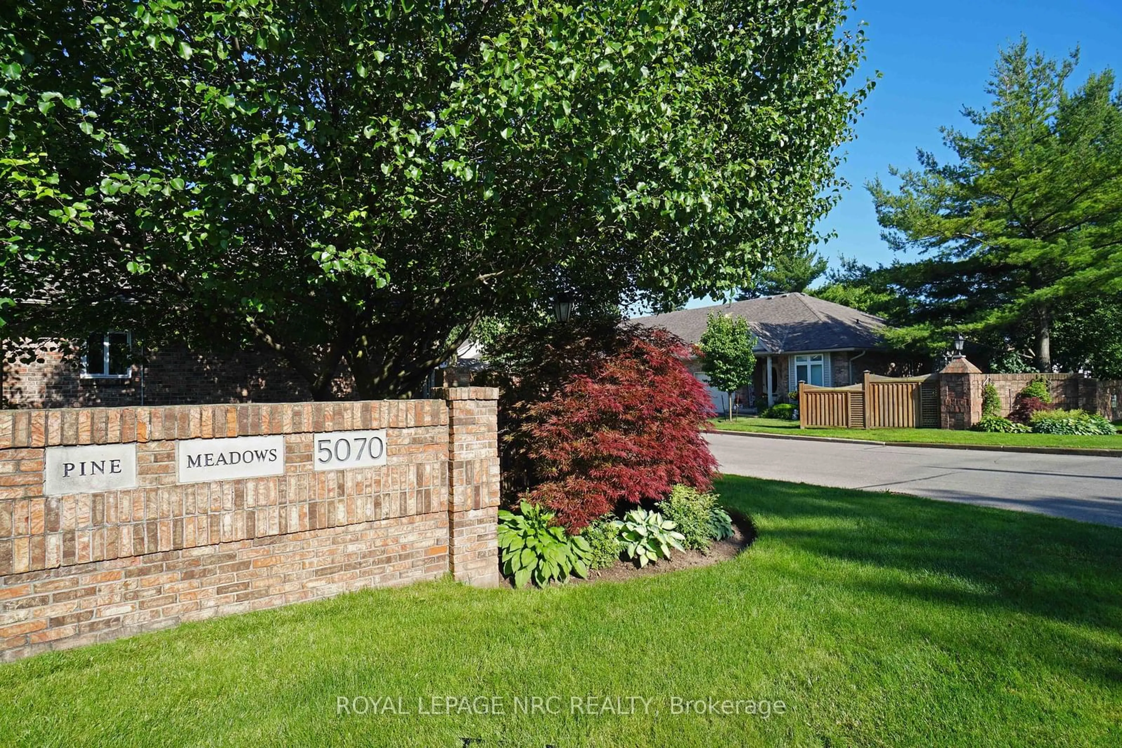 A pic from outside/outdoor area/front of a property/back of a property/a pic from drone, street for 5070 drummond Rd #28, Niagara Falls Ontario L2E 6E4