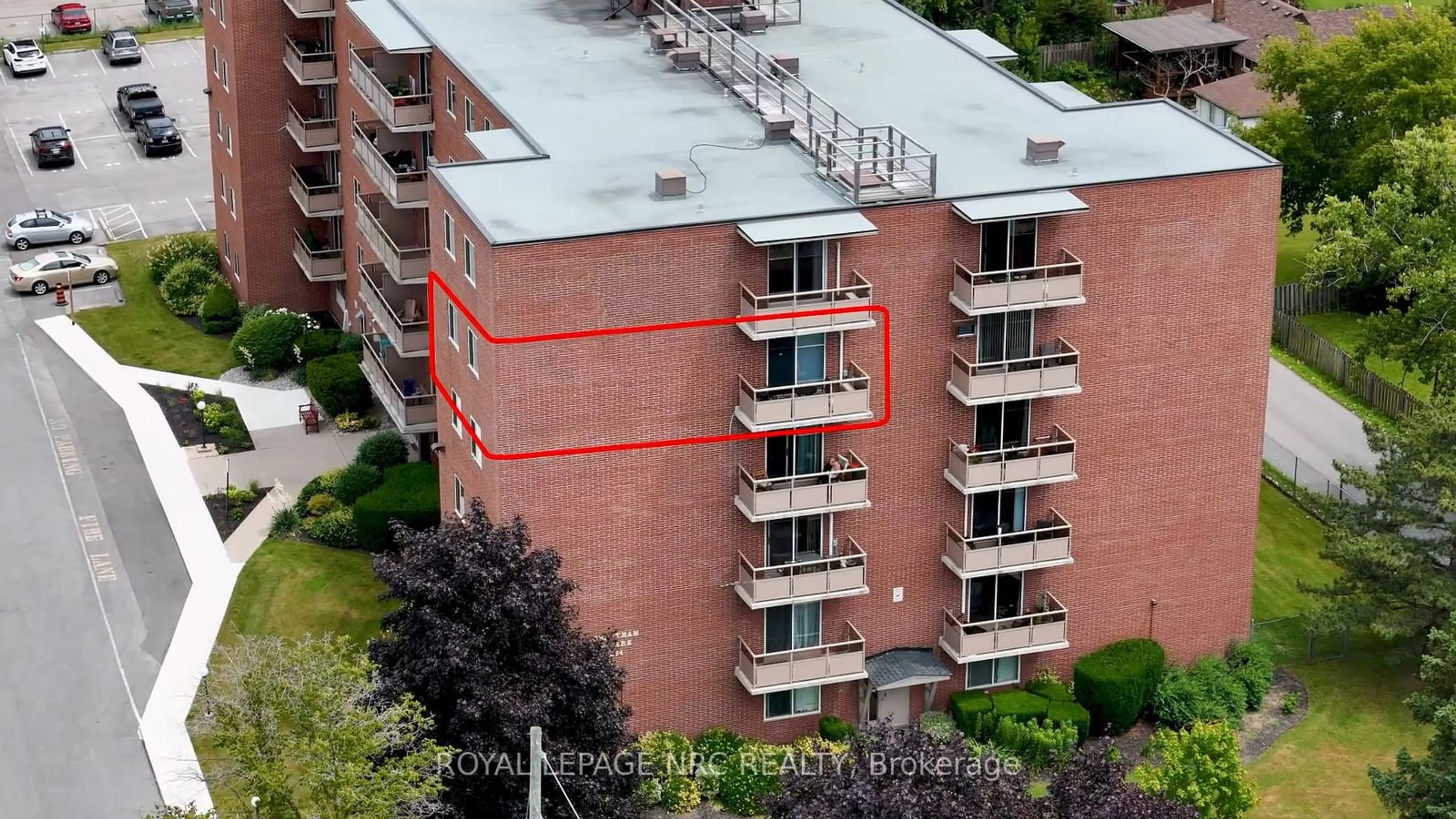 A pic from outside/outdoor area/front of a property/back of a property/a pic from drone, city buildings view from balcony for 264 GRANTHAM Ave #504, St. Catharines Ontario L2M 5B5