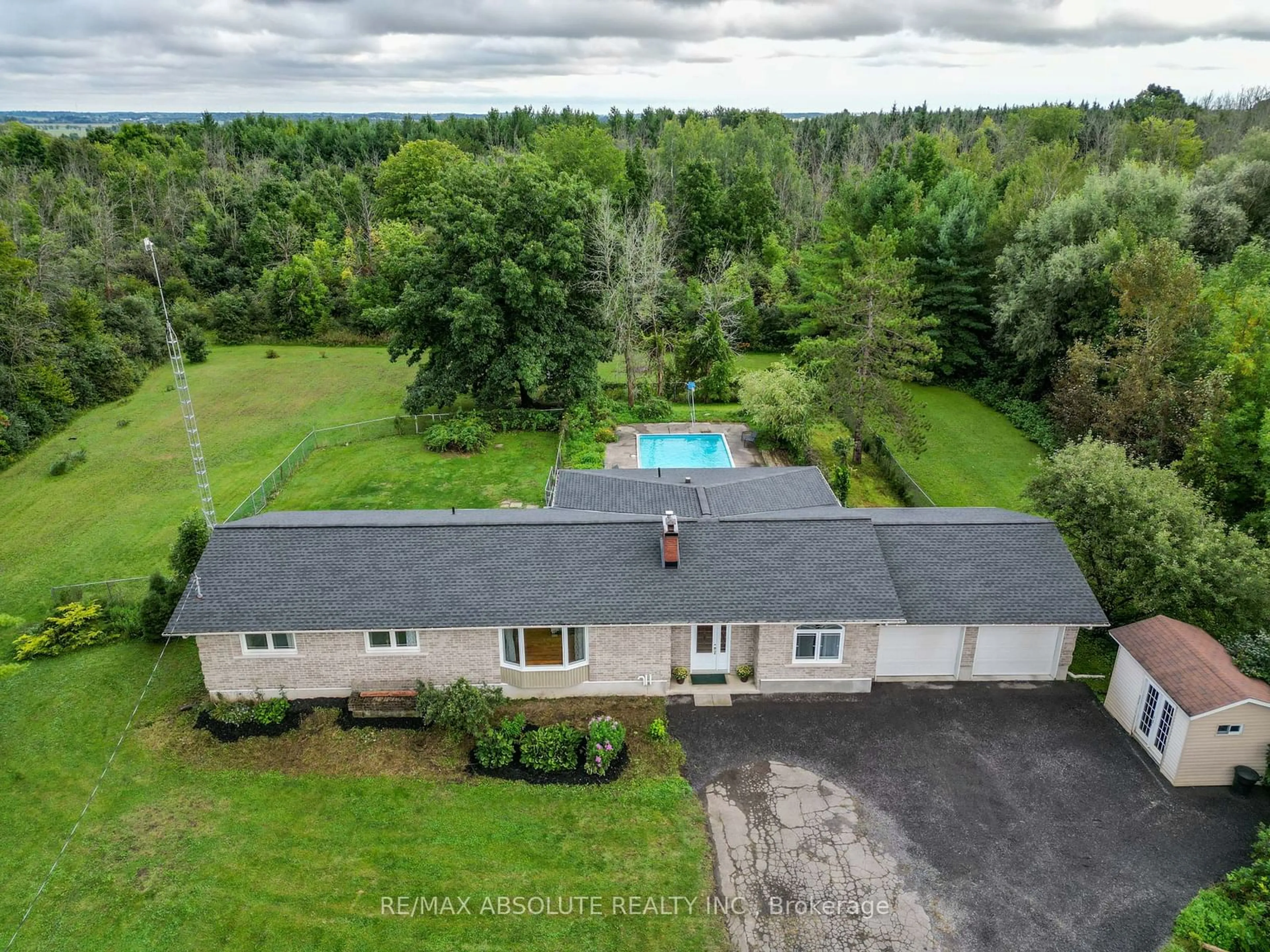 A pic from outside/outdoor area/front of a property/back of a property/a pic from drone, water/lake/river/ocean view for 139 FELTON Cres, Russell Ontario K4R 1E5