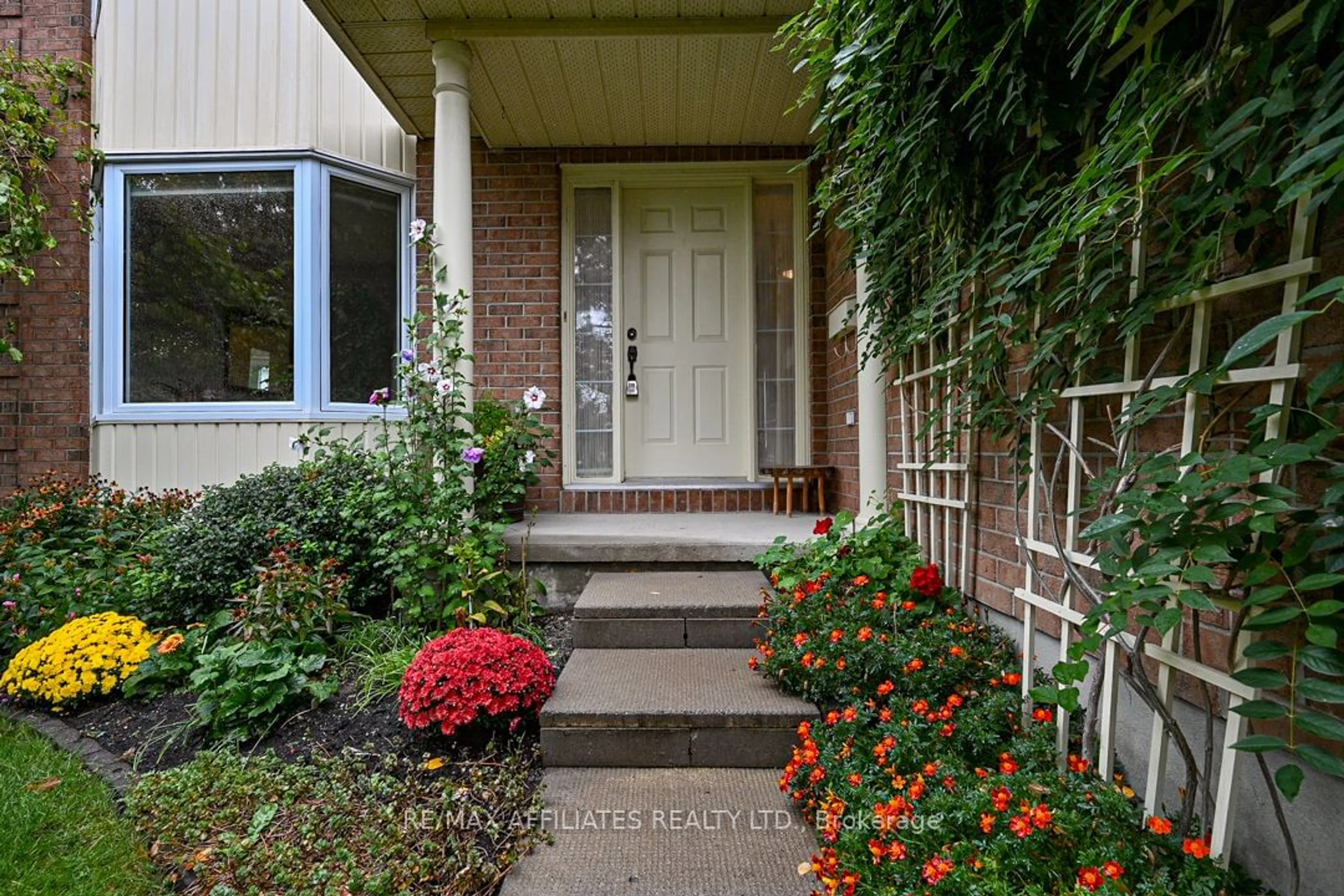 Indoor entryway for 763 MONTCREST Dr, Orleans - Cumberland and Area Ontario K4A 2N1