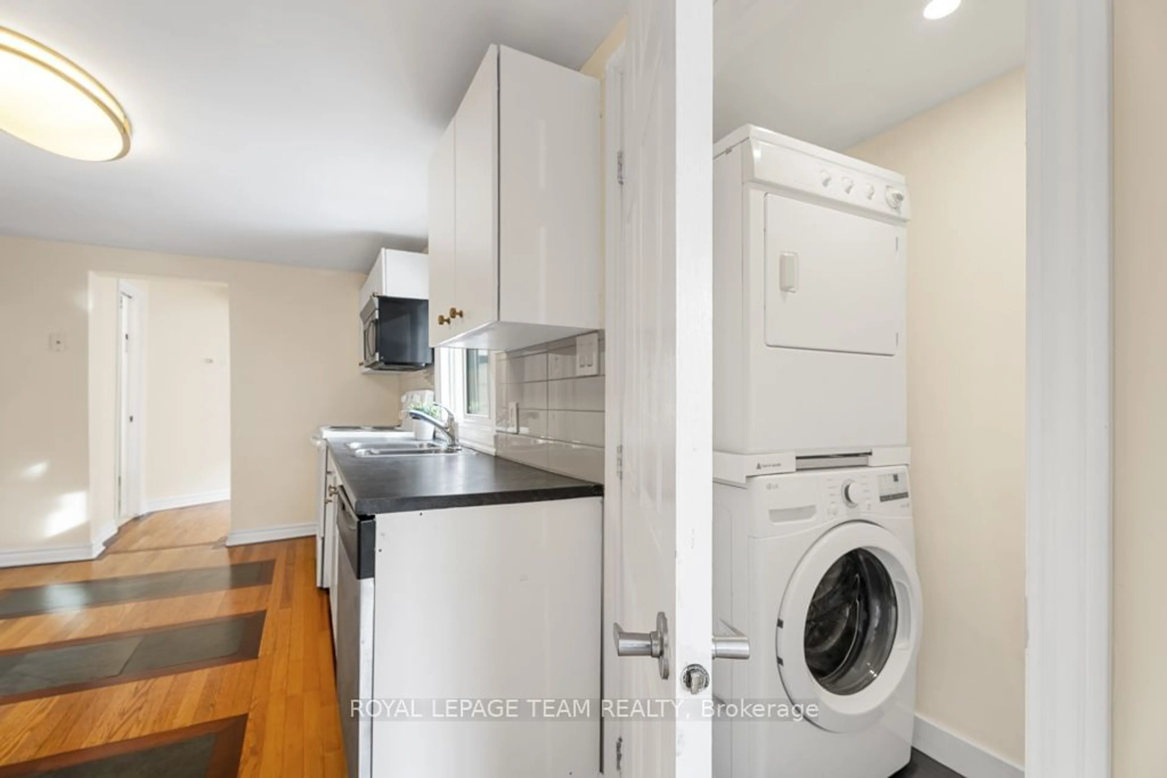 Laundry room for 978 Admiral Ave, Carlington - Central Park Ontario K1Z 6L9