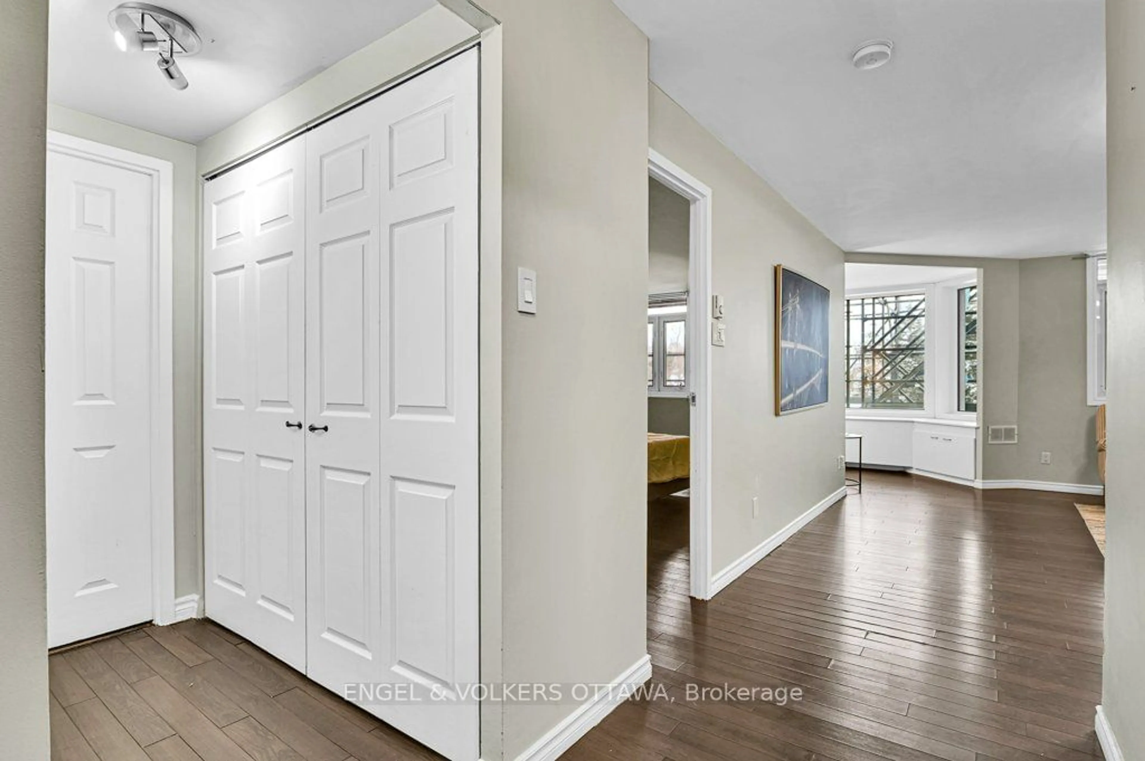 Indoor entryway for 1025 Grenon Ave #313, Britannia Heights - Queensway Terrace N and Area Ontario K2B 8S5