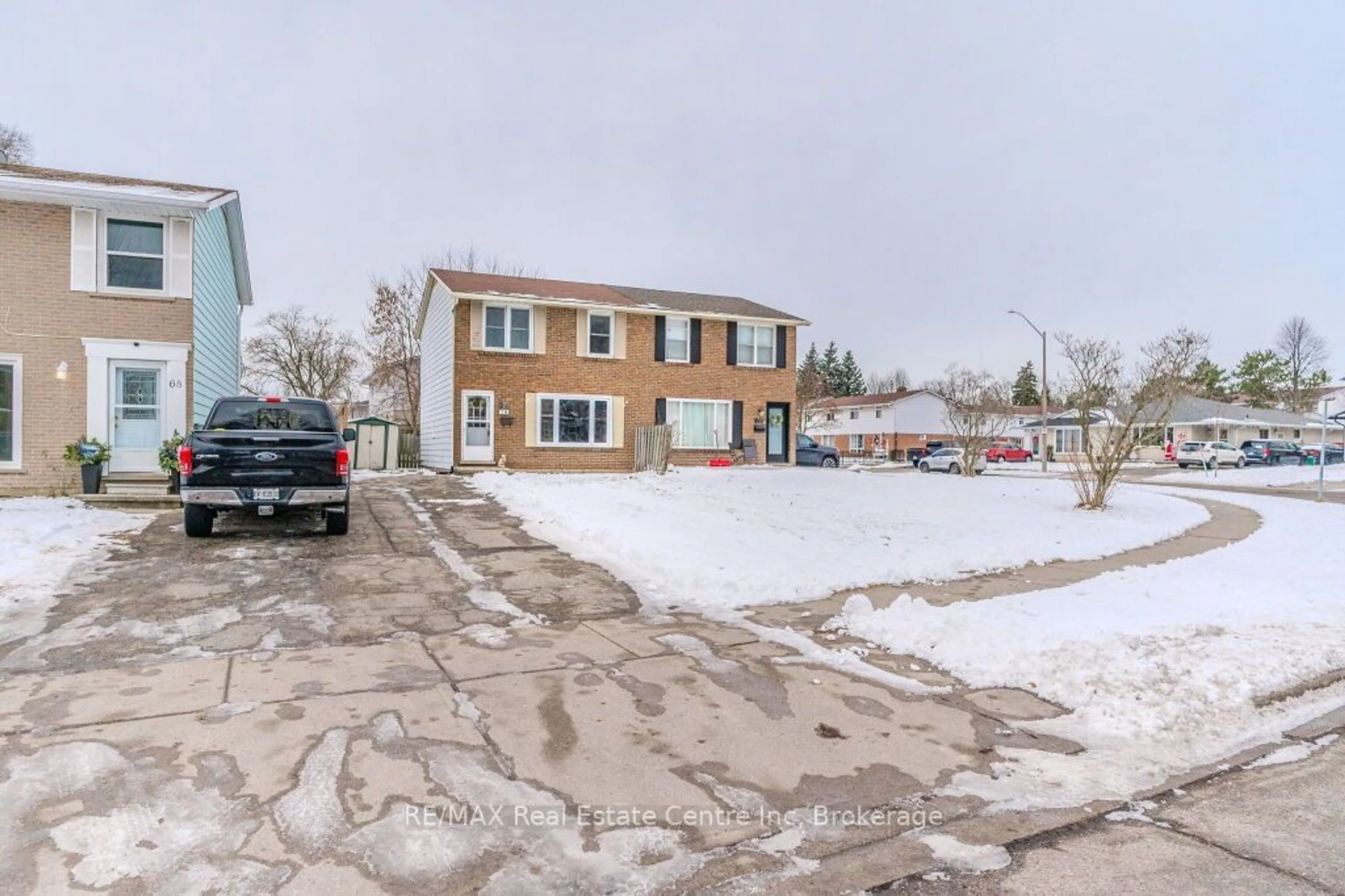 A pic from outside/outdoor area/front of a property/back of a property/a pic from drone, street for 70 Gail St, Cambridge Ontario N1R 4M2