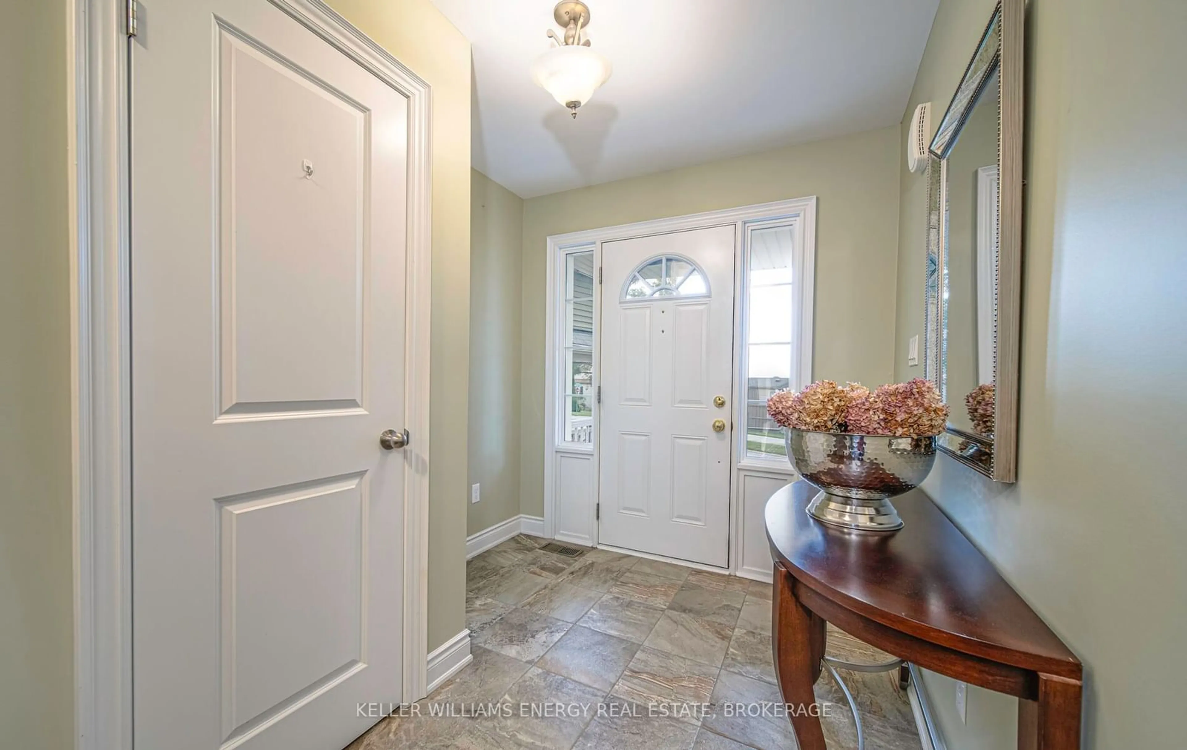 Indoor entryway for 87 Greenaway Circ, Port Hope Ontario L1A 0C1