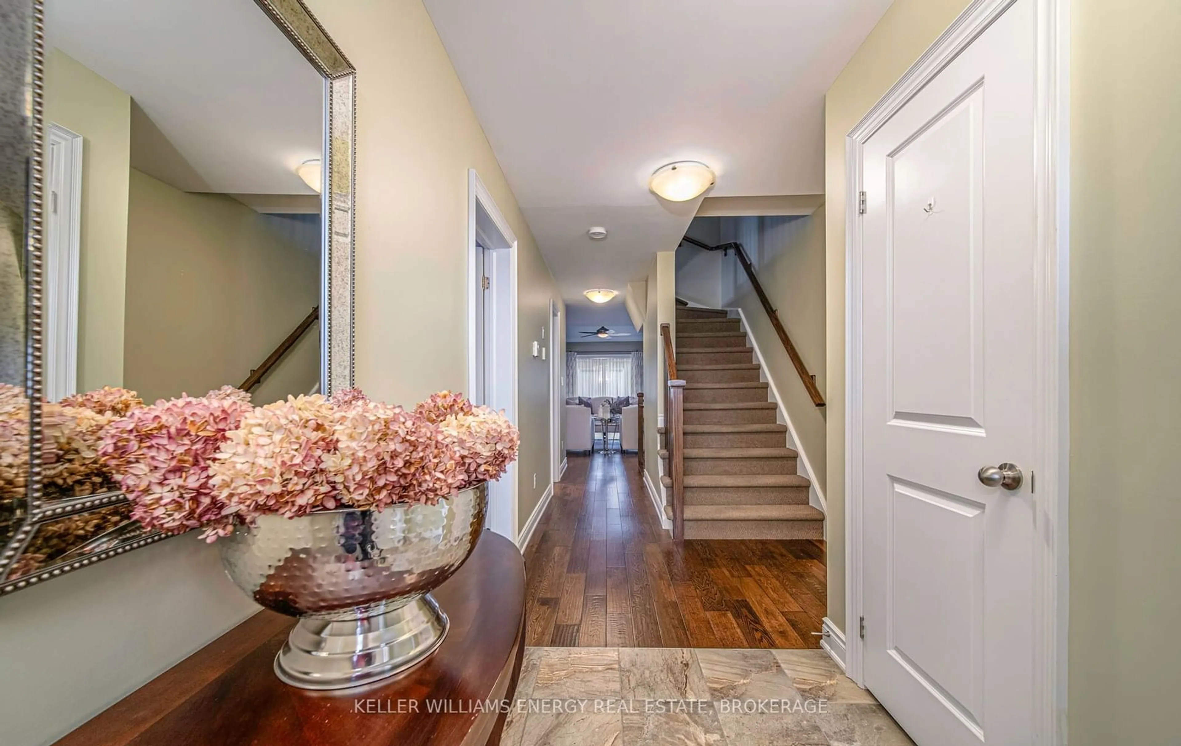 Indoor entryway for 87 Greenaway Circ, Port Hope Ontario L1A 0C1