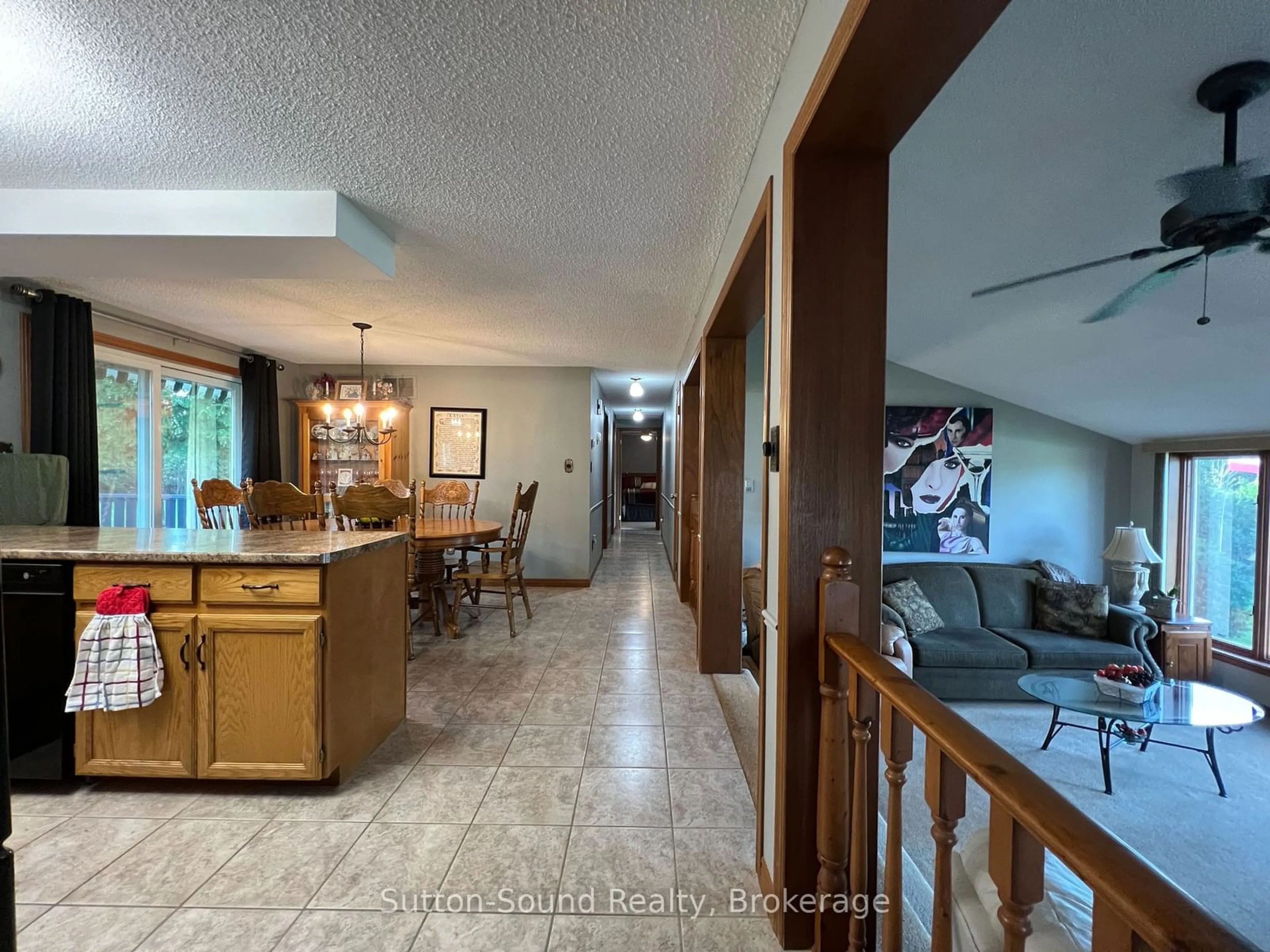 Indoor foyer for 502230 GREY ROAD 1 Rd, Georgian Bluffs Ontario N0H 2T0