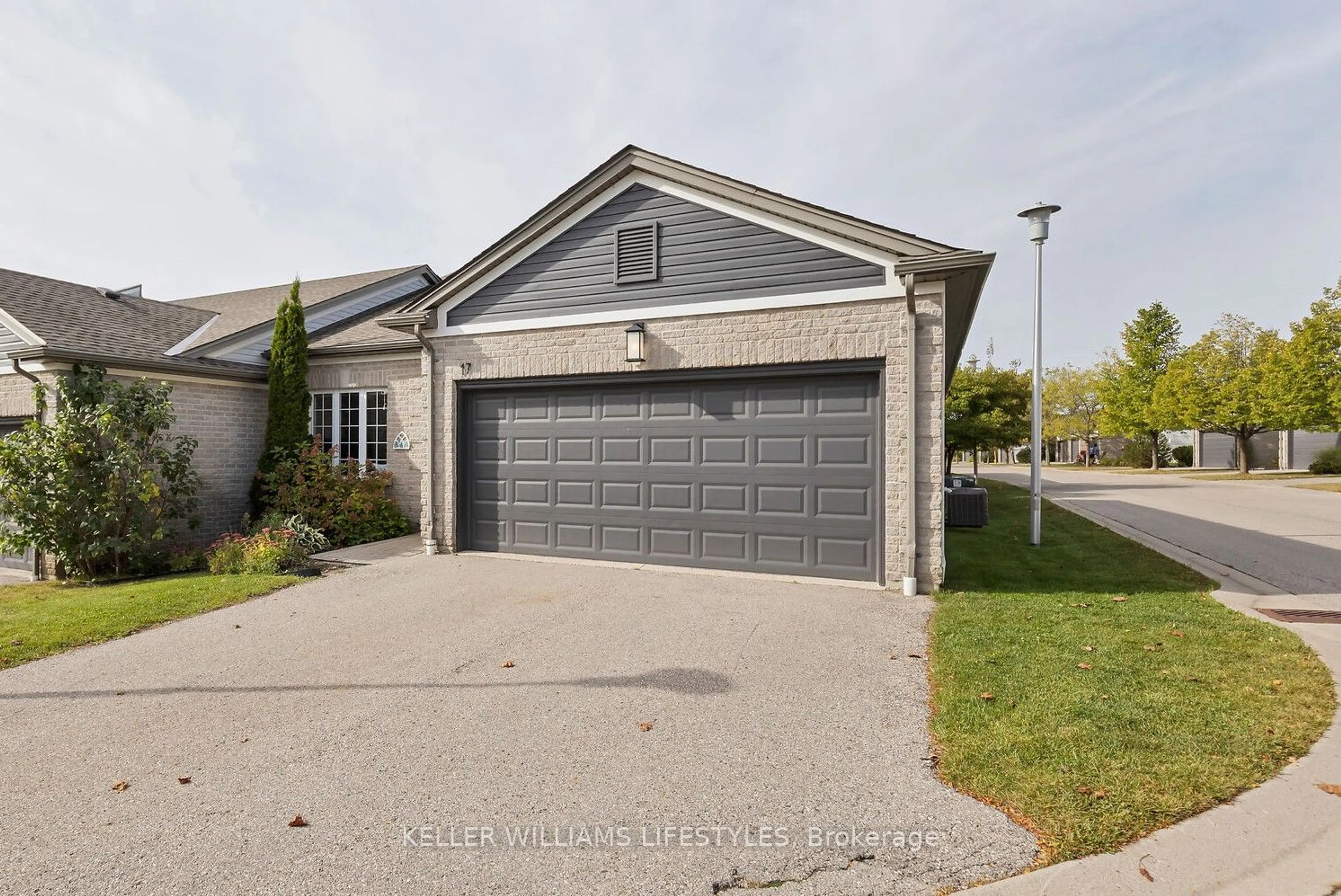 Indoor garage for 500 Sunnystone Rd #17, London Ontario N5X 4R4