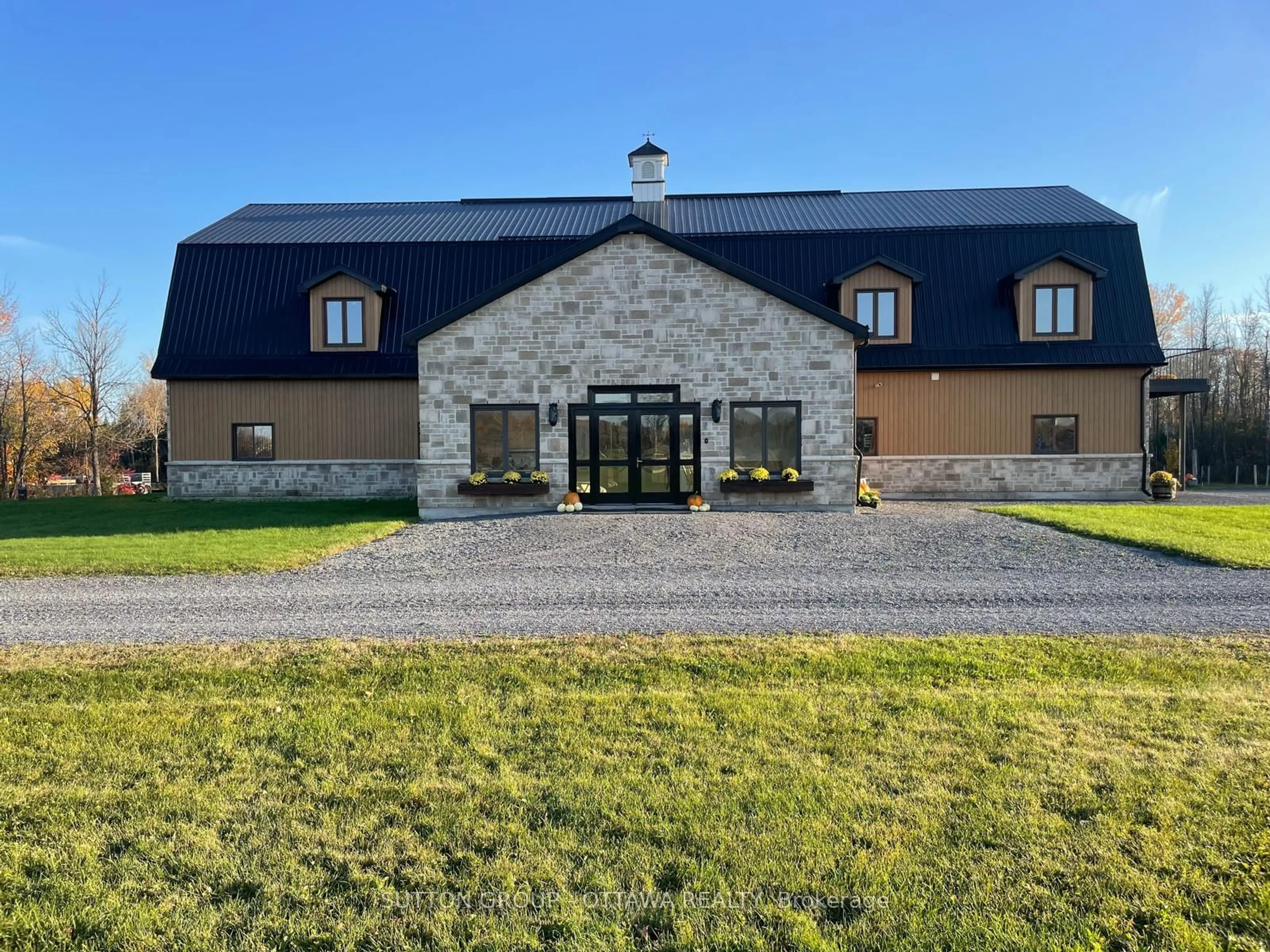 A pic from outside/outdoor area/front of a property/back of a property/a pic from drone, building for 18924 County Road 22 Rd, North Glengarry Ontario K0C 1T0